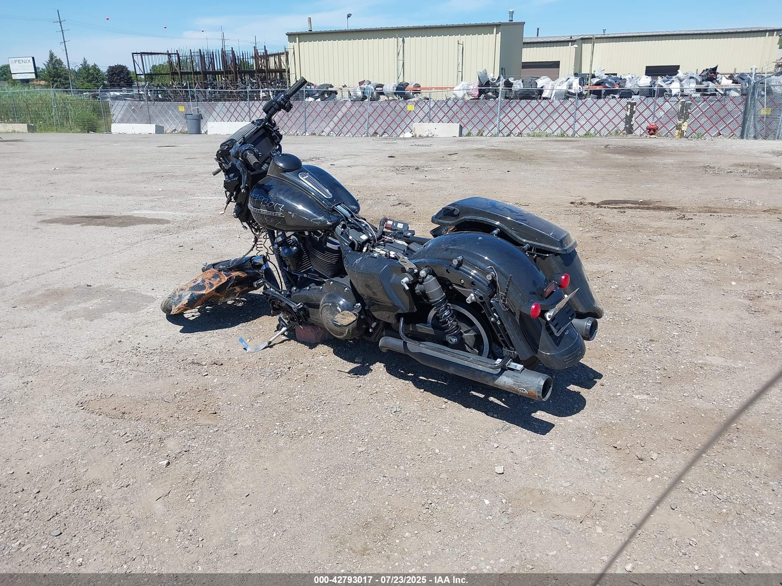 HARLEY-DAVIDSON FLHXS image 3