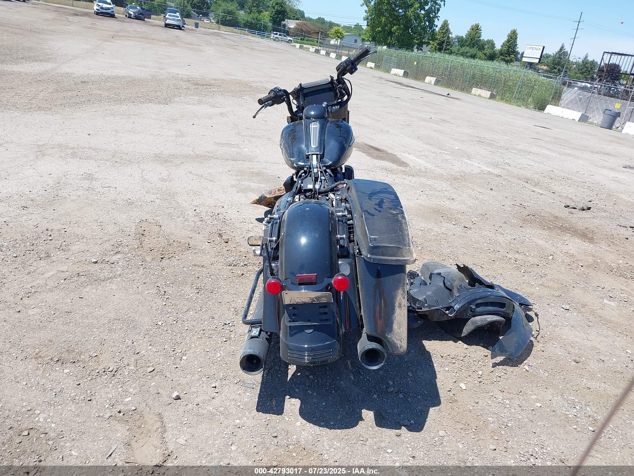 HARLEY-DAVIDSON FLHXS image 6