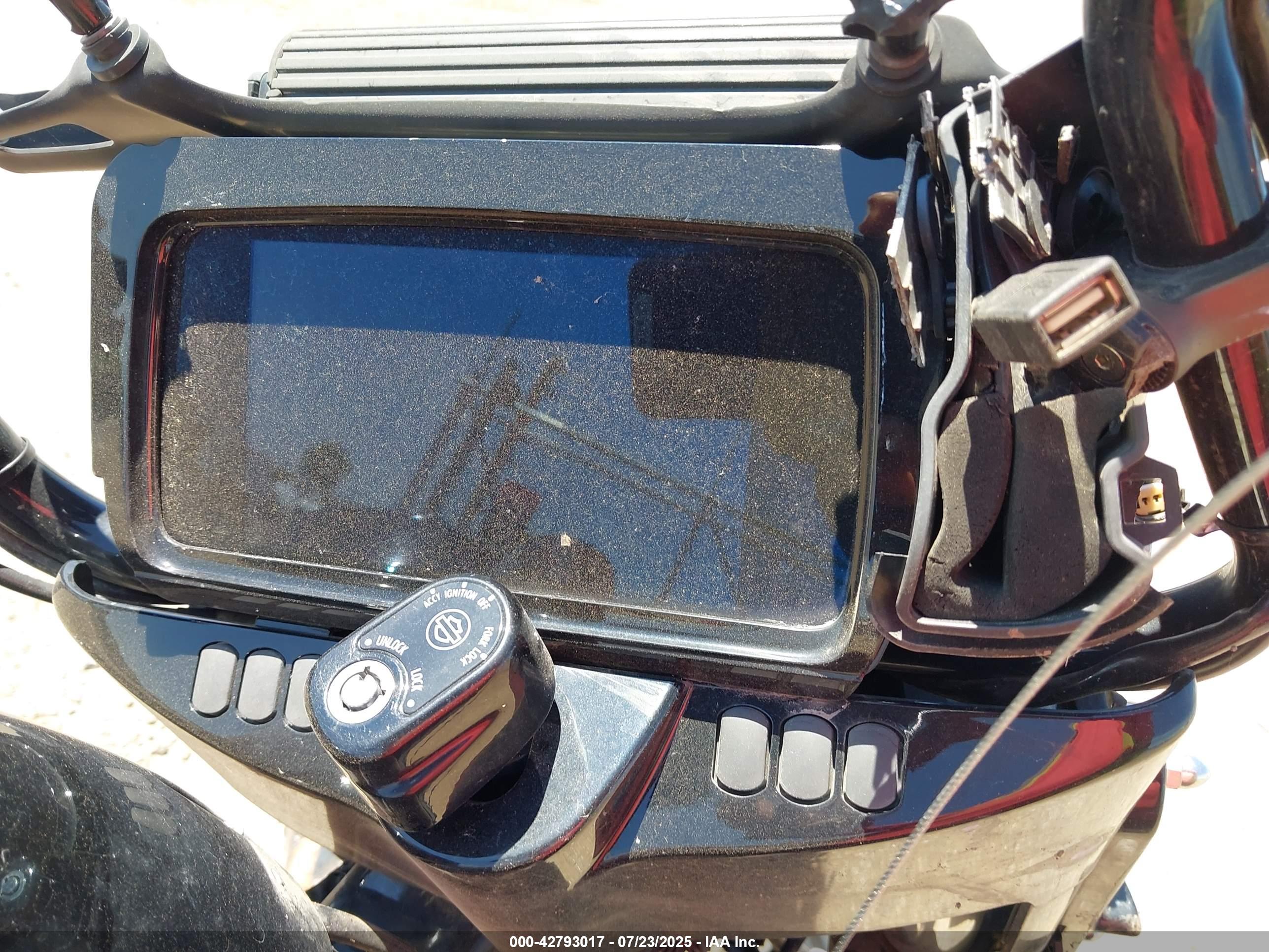 HARLEY-DAVIDSON FLHXS image 7