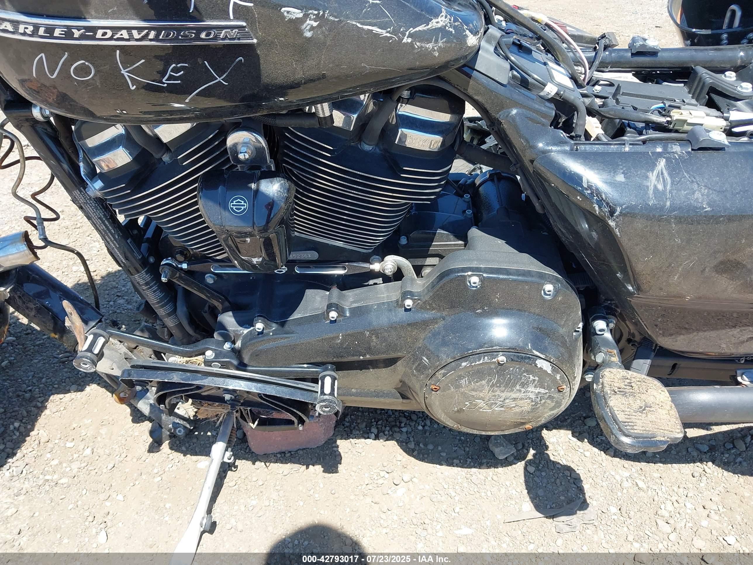 HARLEY-DAVIDSON FLHXS image 9