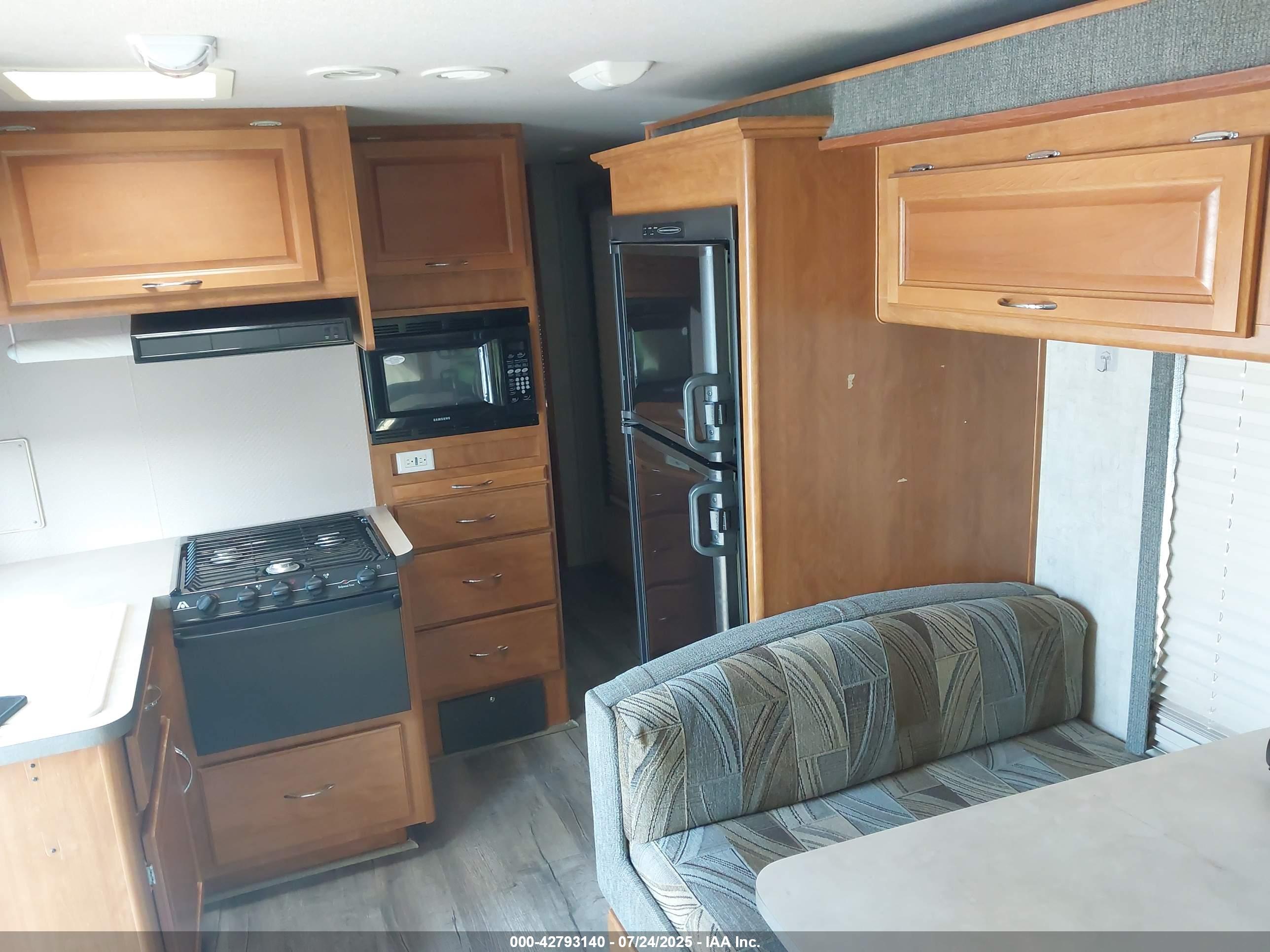 FORD E-450 image 5