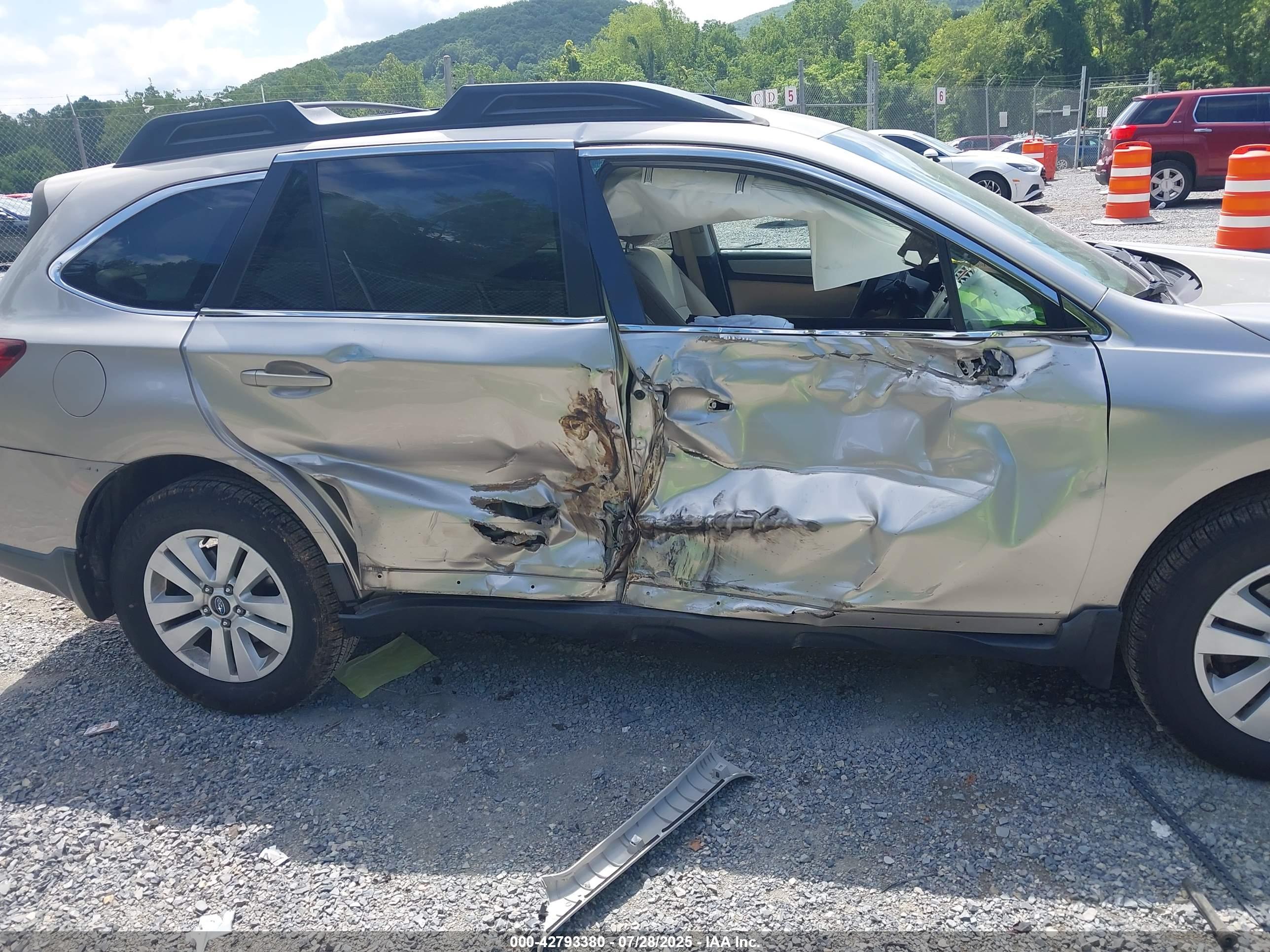 SUBARU OUTBACK image 6