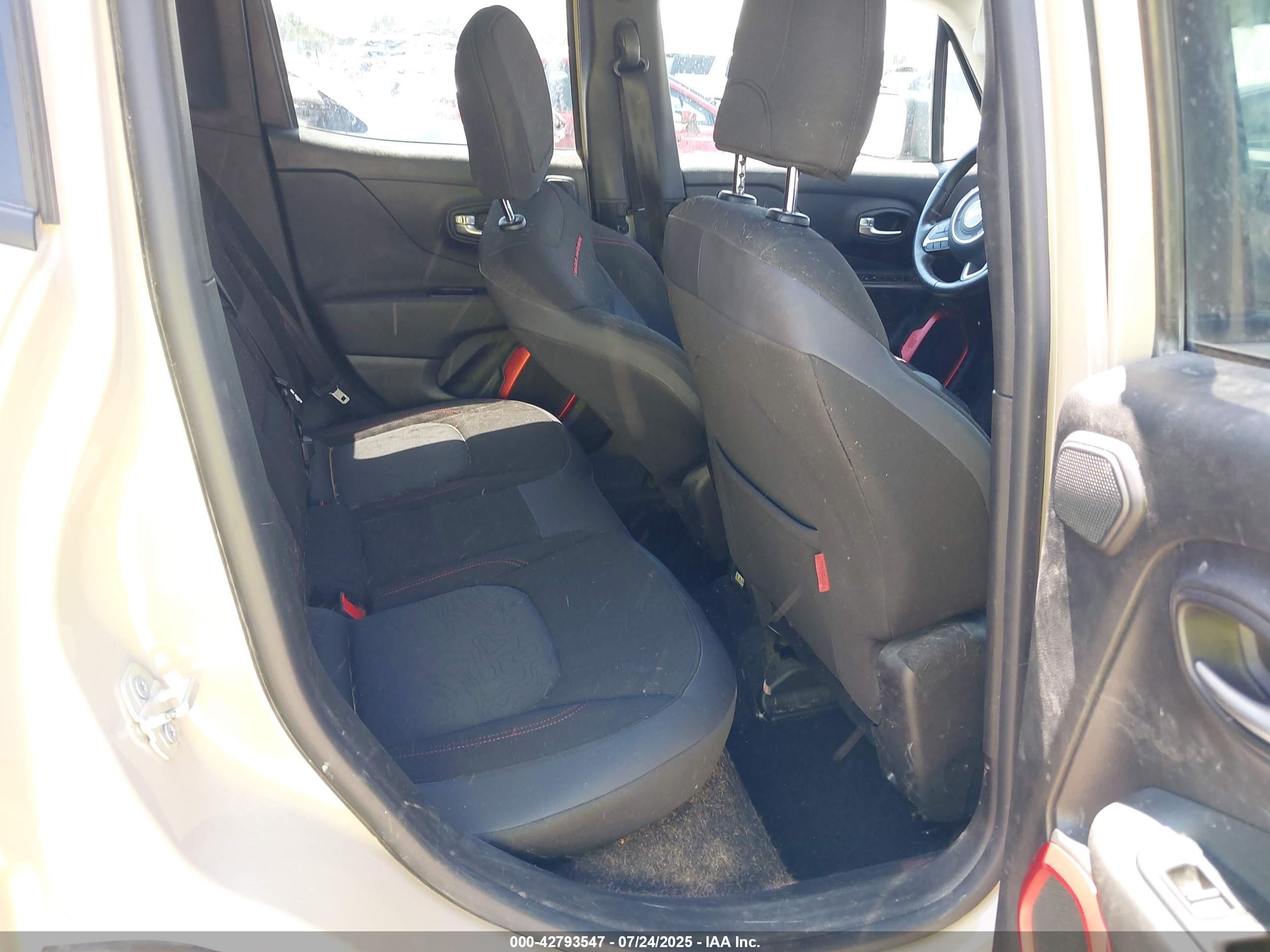 JEEP RENEGADE image 8
