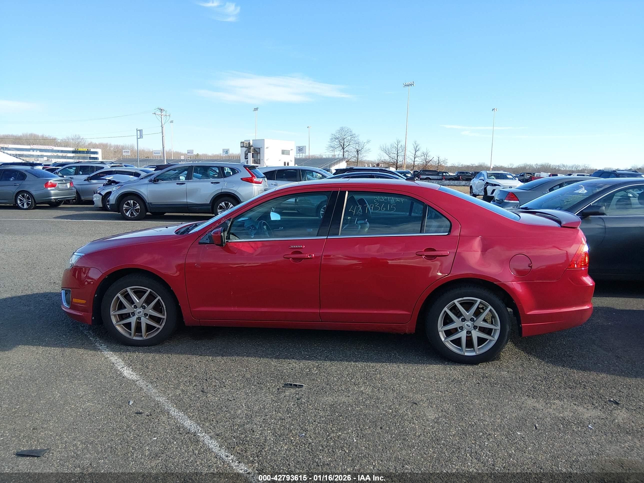 FORD FUSION image 6