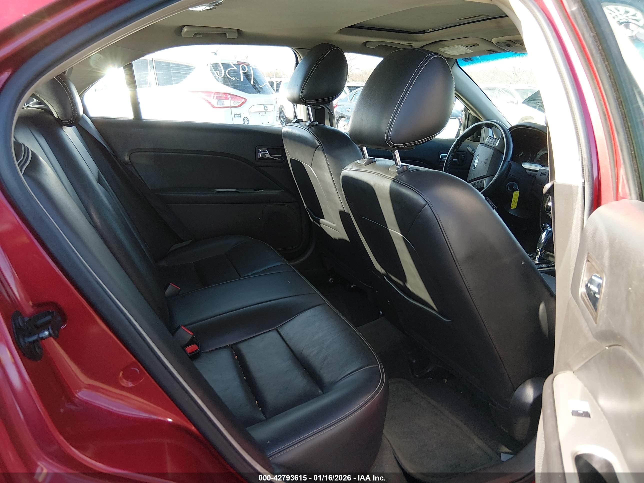 FORD FUSION image 8