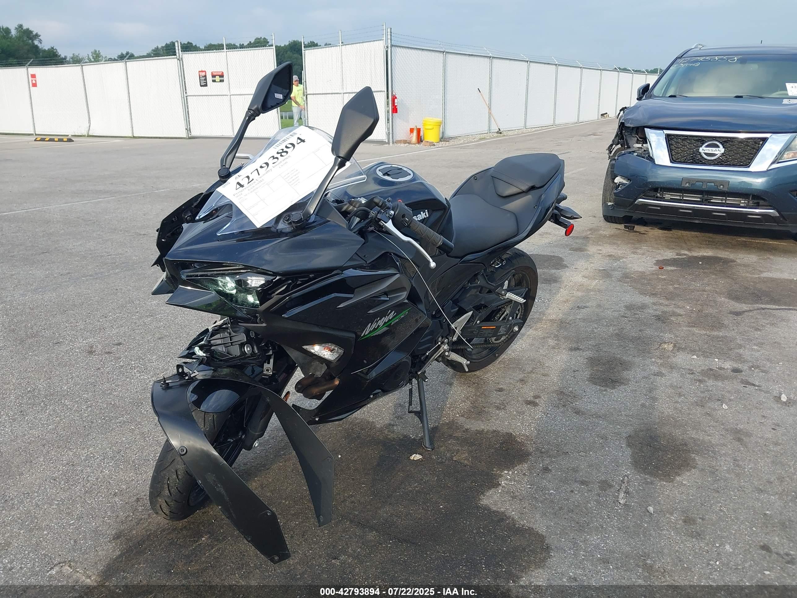 KAWASAKI EX500 image 2