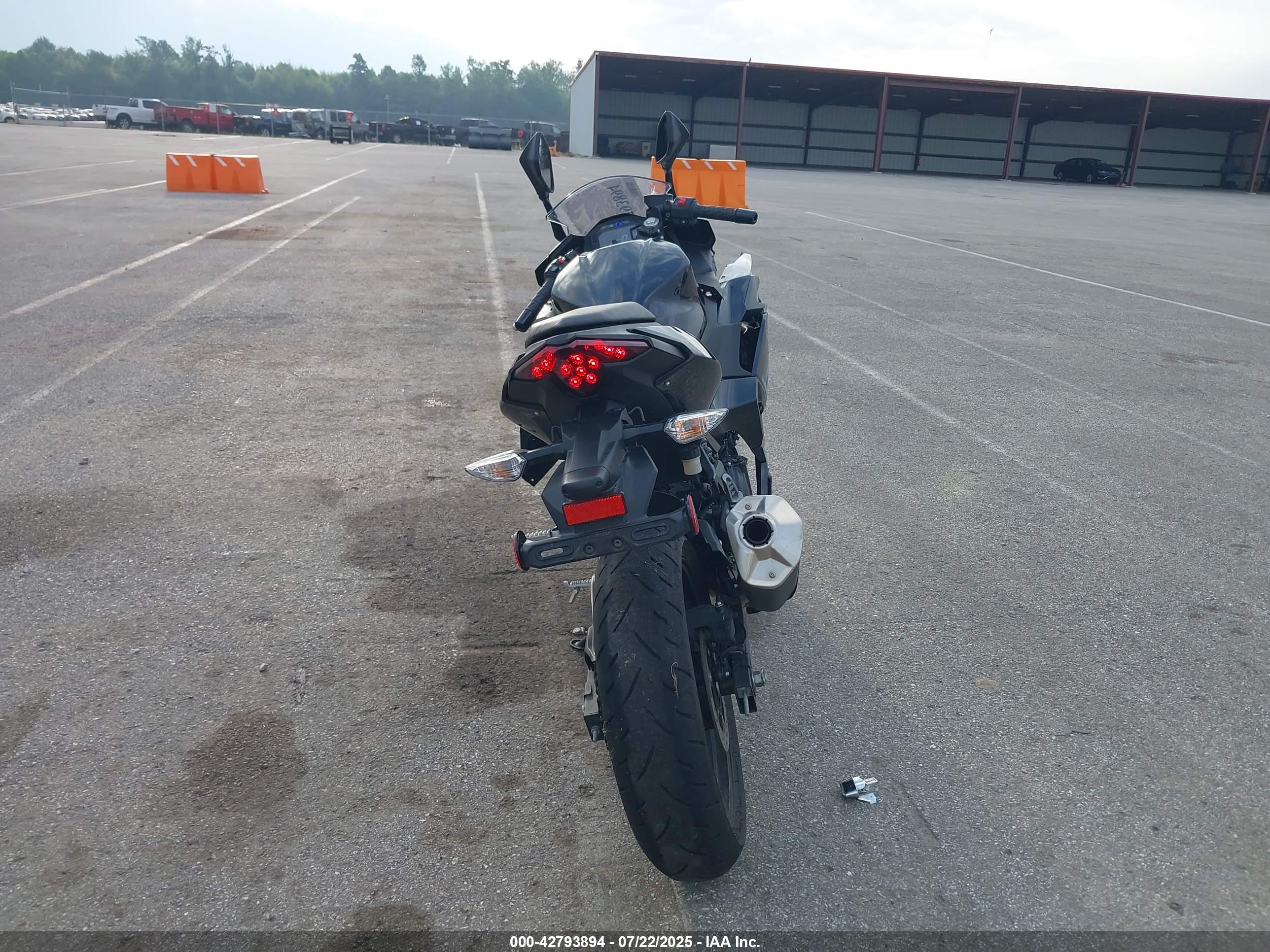 KAWASAKI EX500 image 6