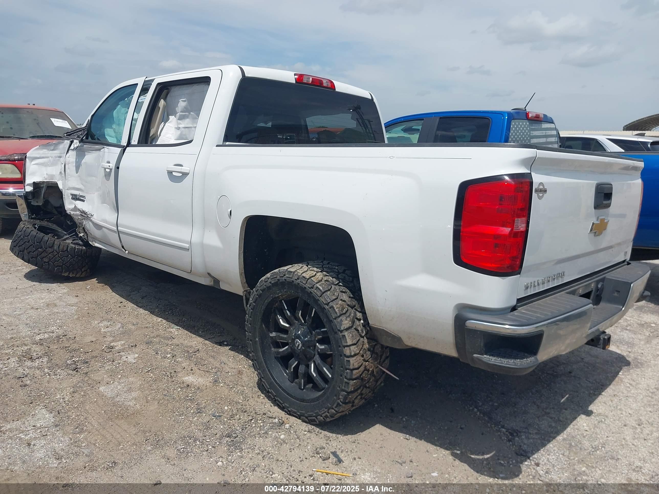 CHEVROLET SILVERADO image 3