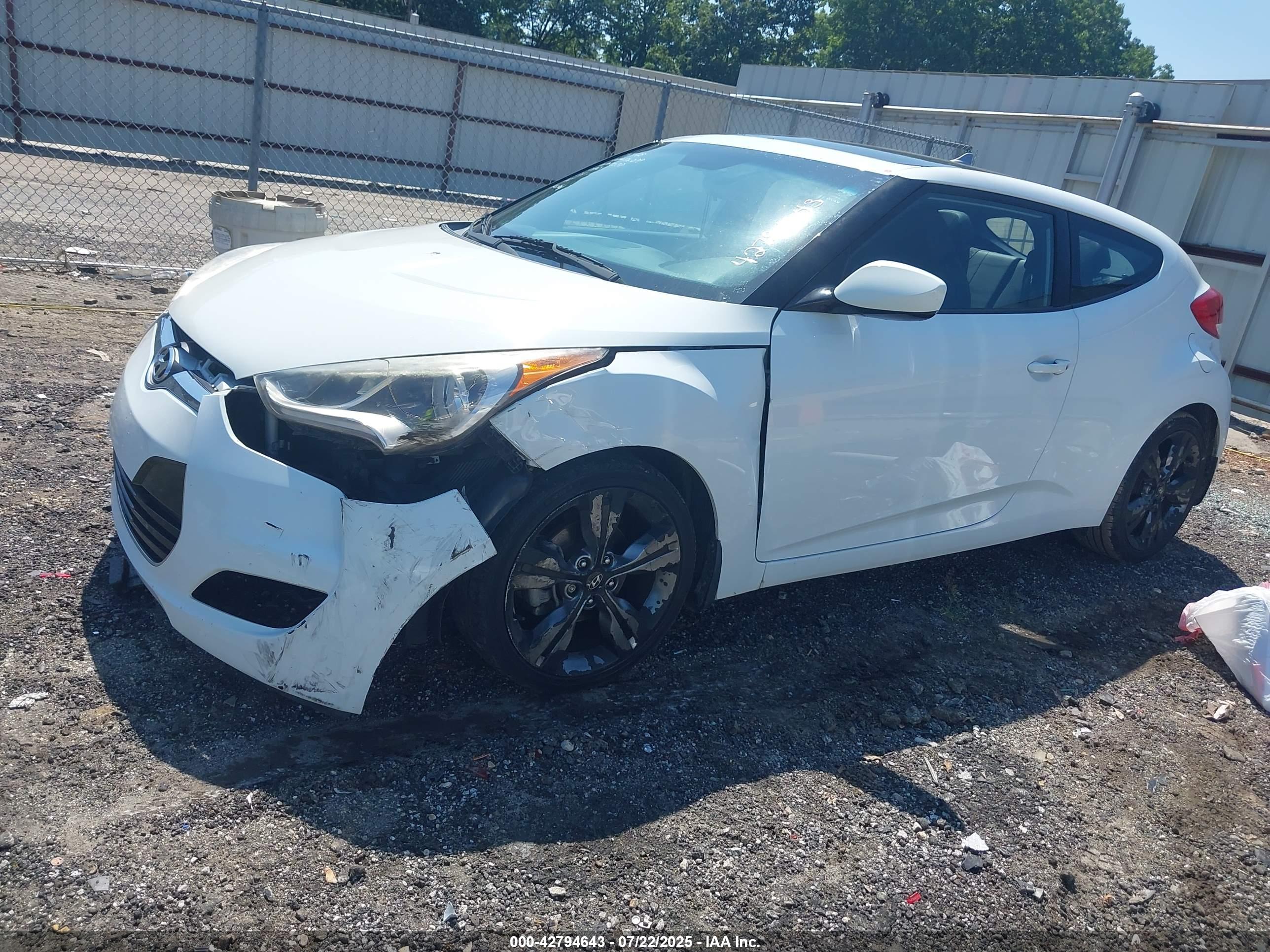 HYUNDAI VELOSTER image 2