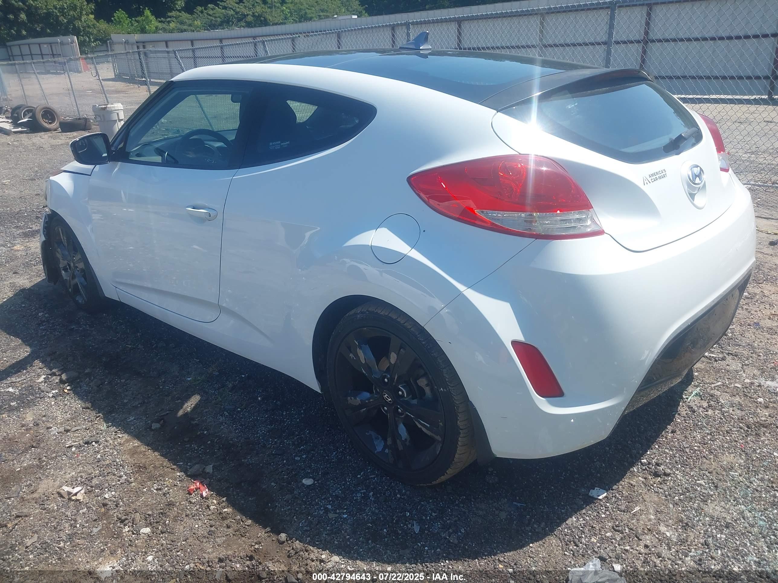 HYUNDAI VELOSTER image 3