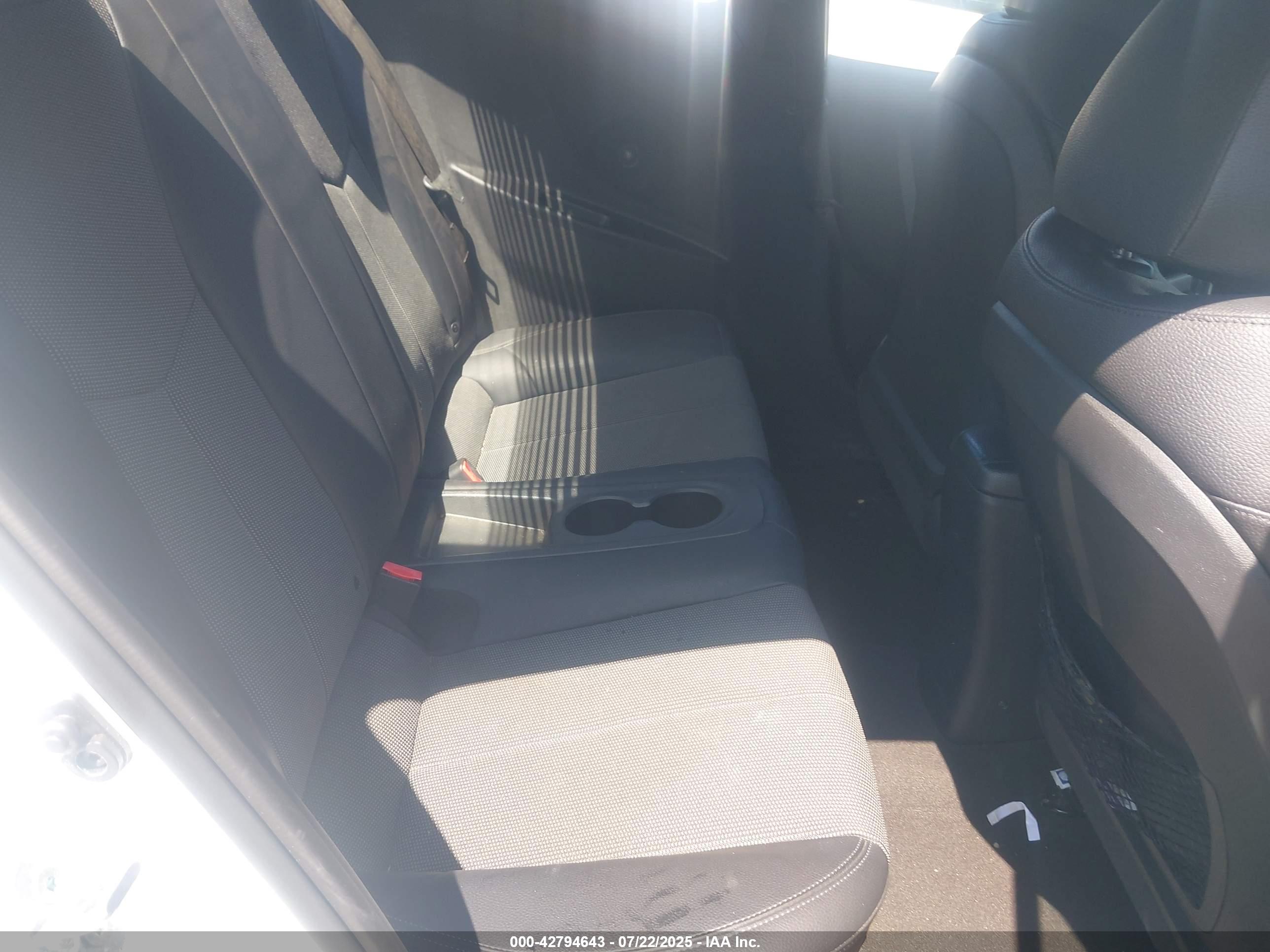HYUNDAI VELOSTER image 8