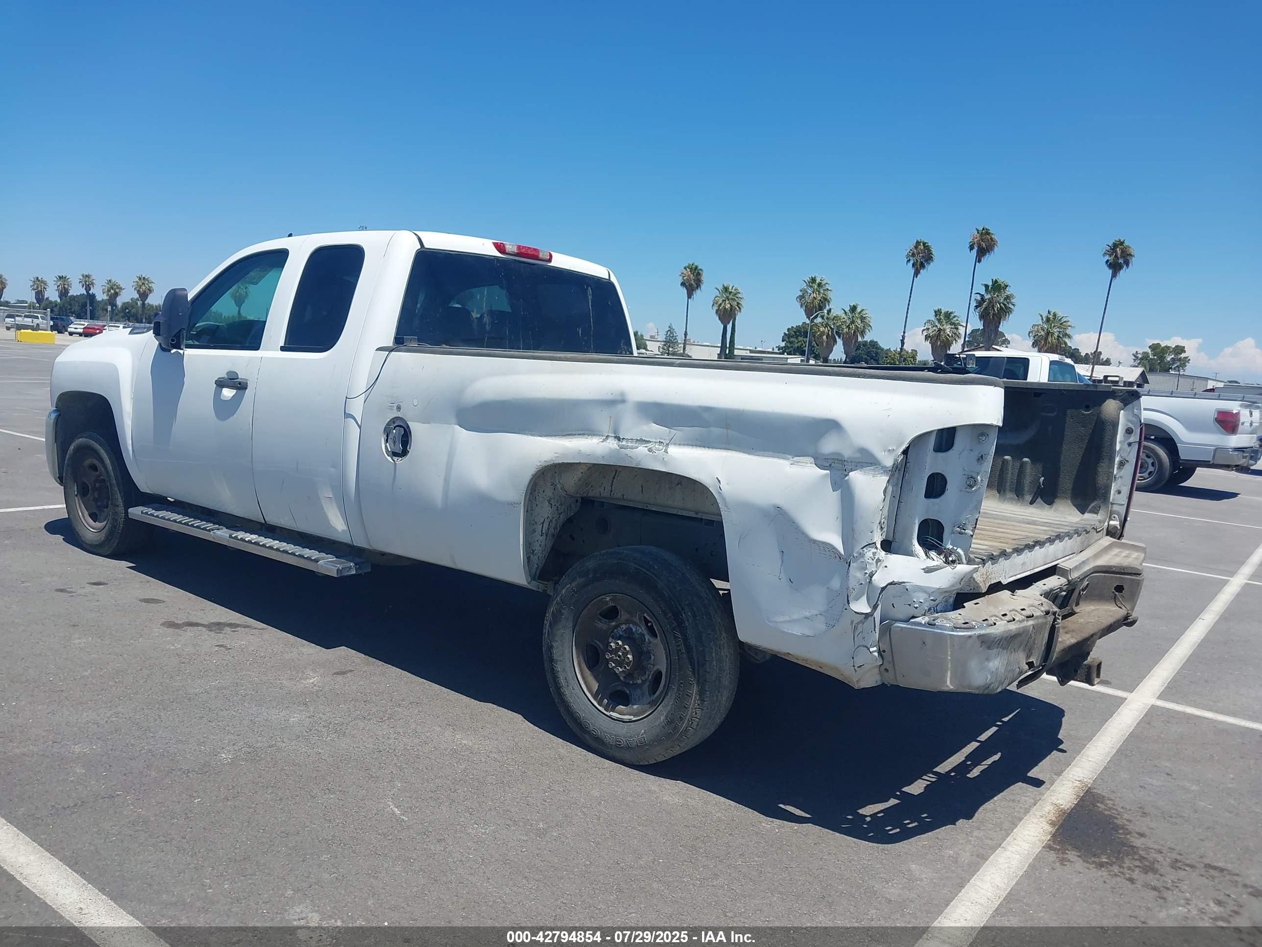 CHEVROLET SILVERADO image 3