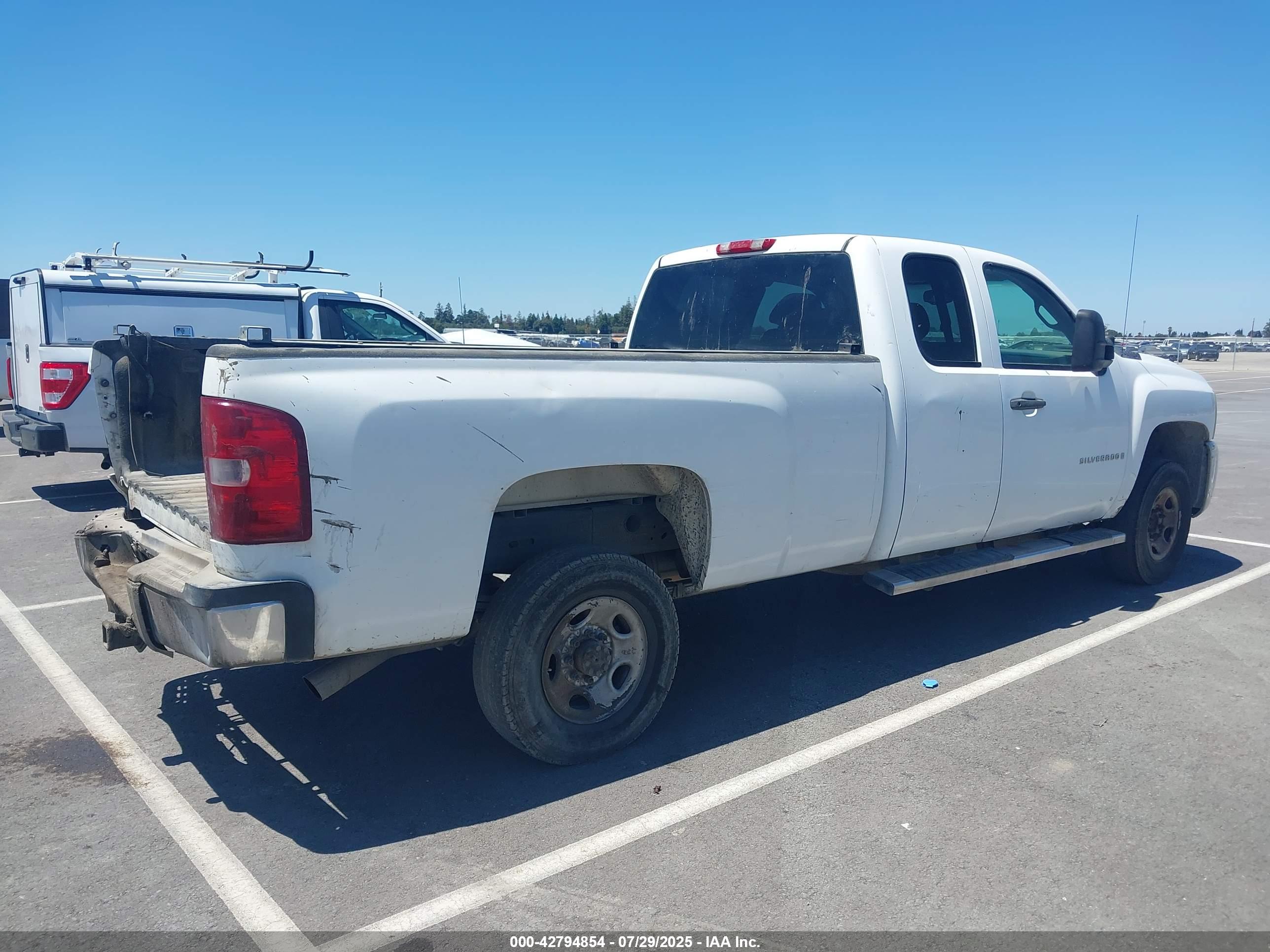 CHEVROLET SILVERADO image 4