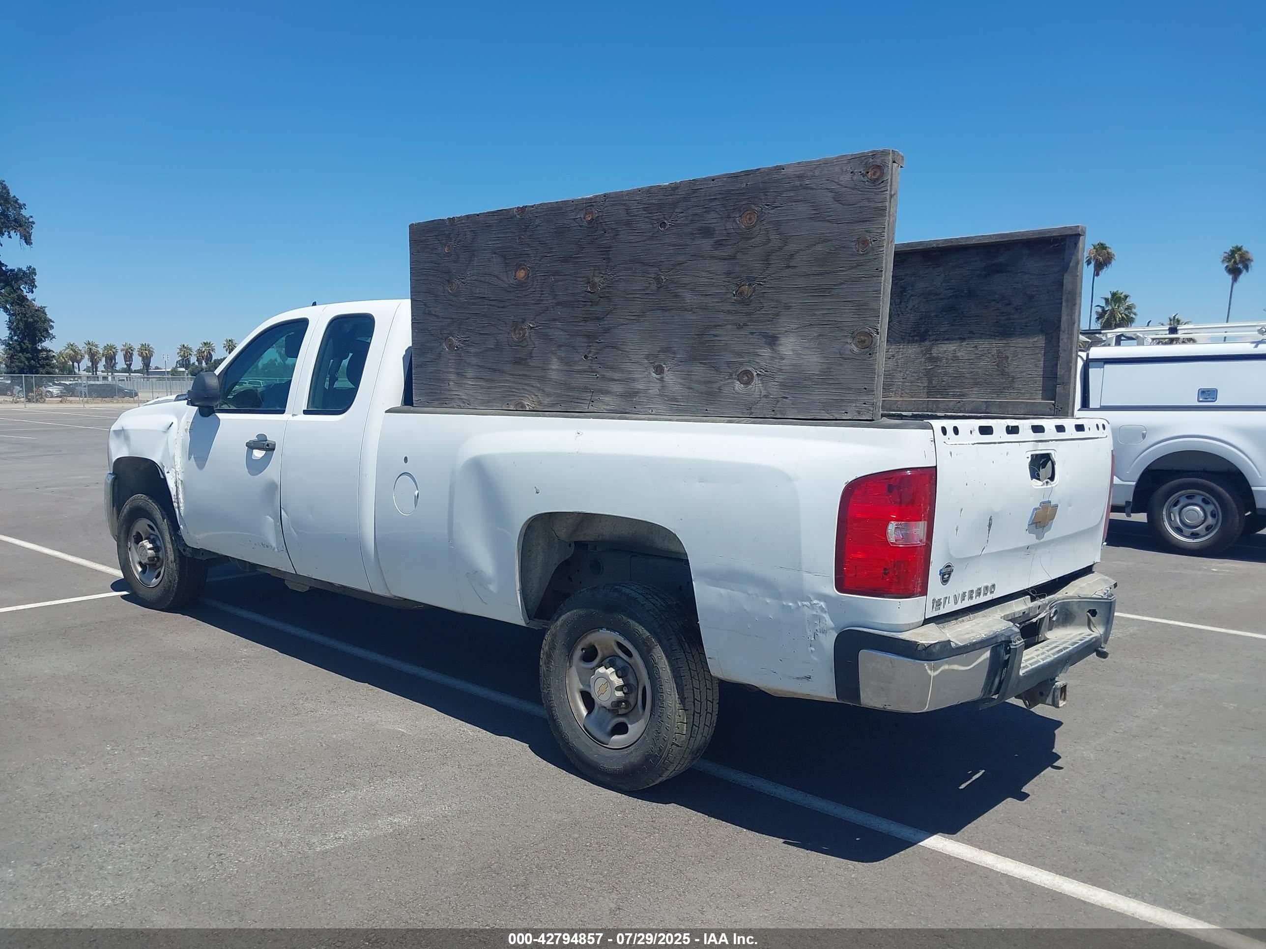 CHEVROLET SILVERADO image 3