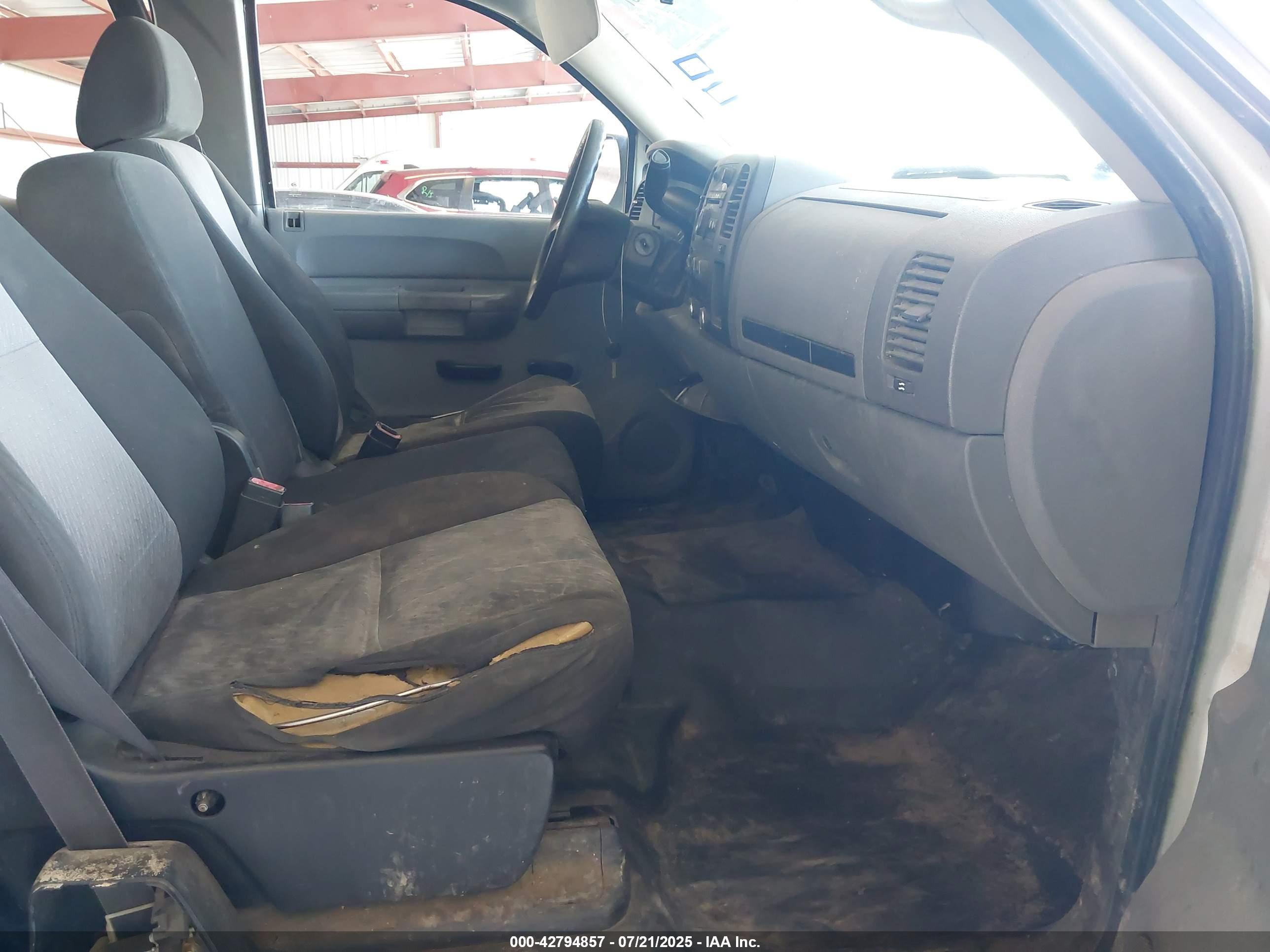 CHEVROLET SILVERADO image 5