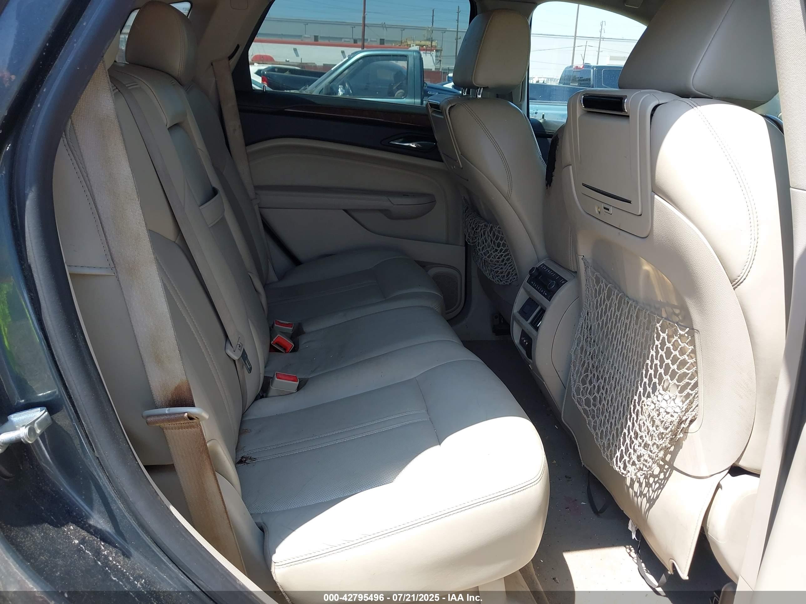 CADILLAC SRX image 8