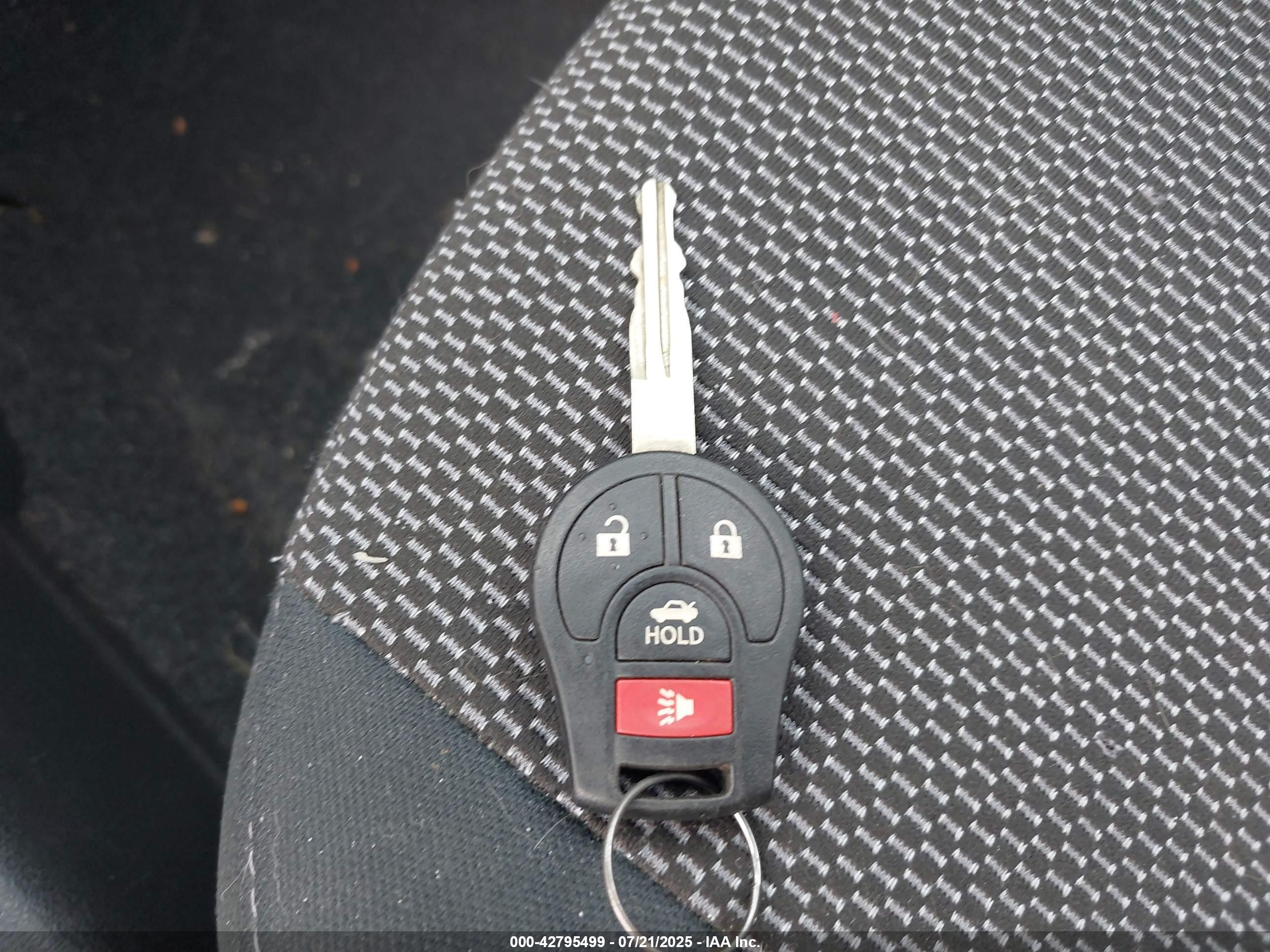 NISSAN VERSA image 11