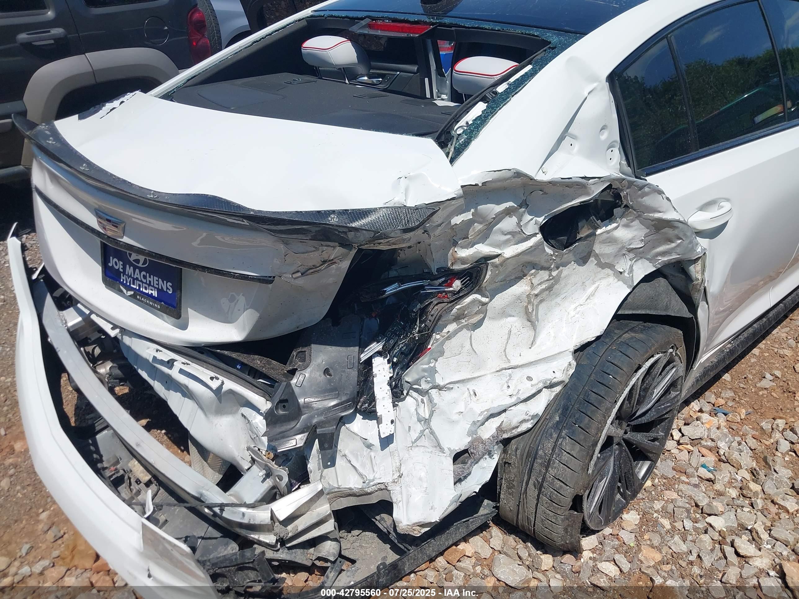 CADILLAC CT5-V image 6