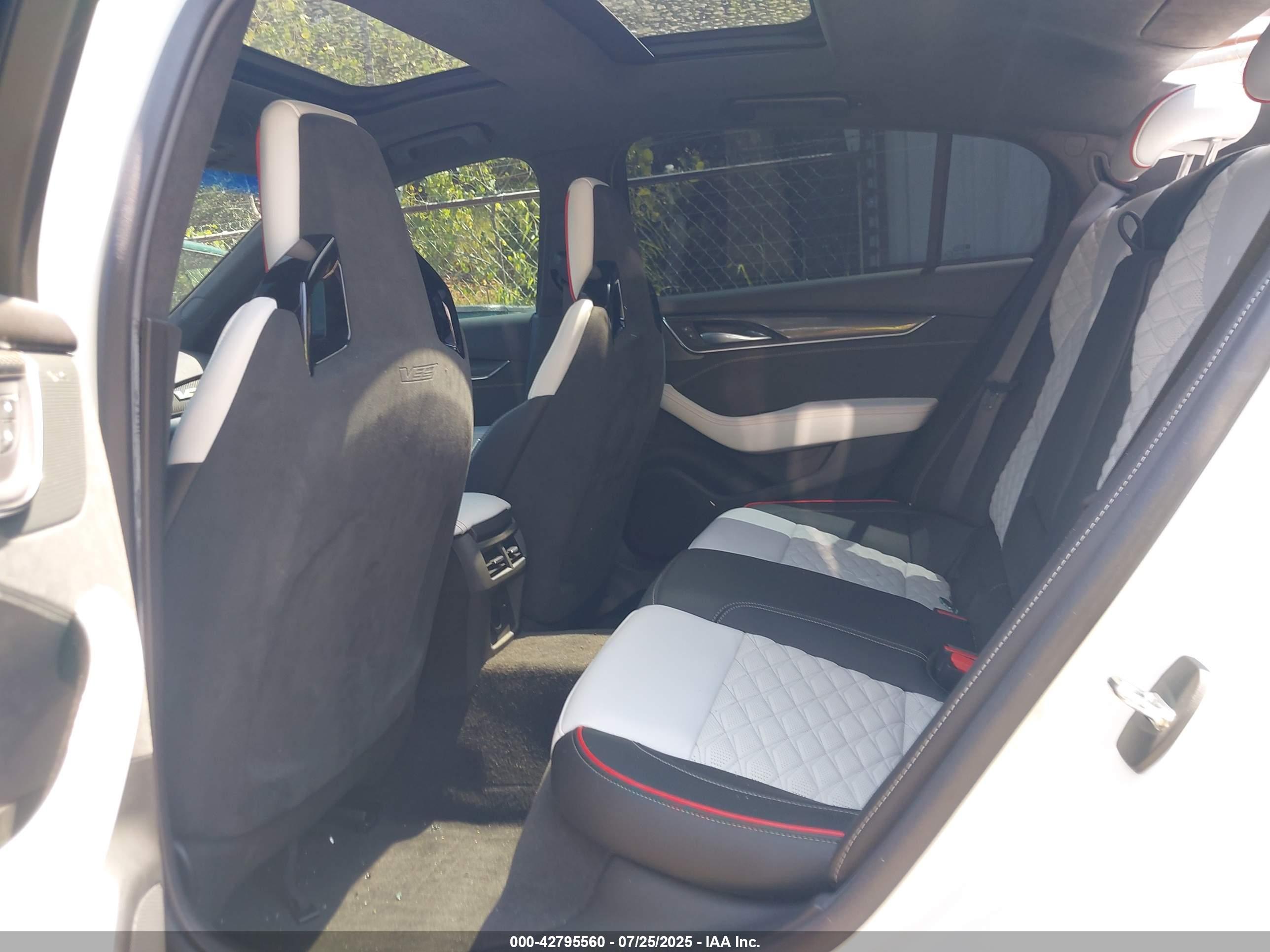 CADILLAC CT5-V image 8