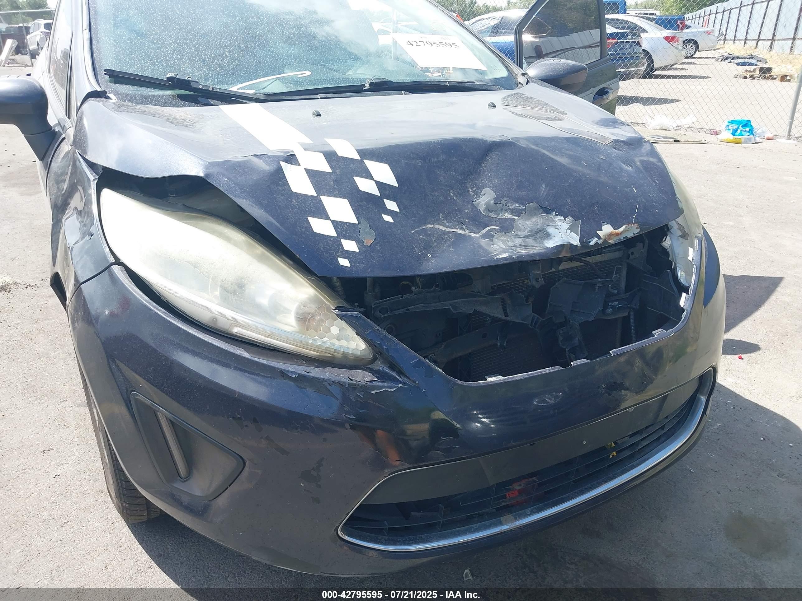 FORD FIESTA image 6