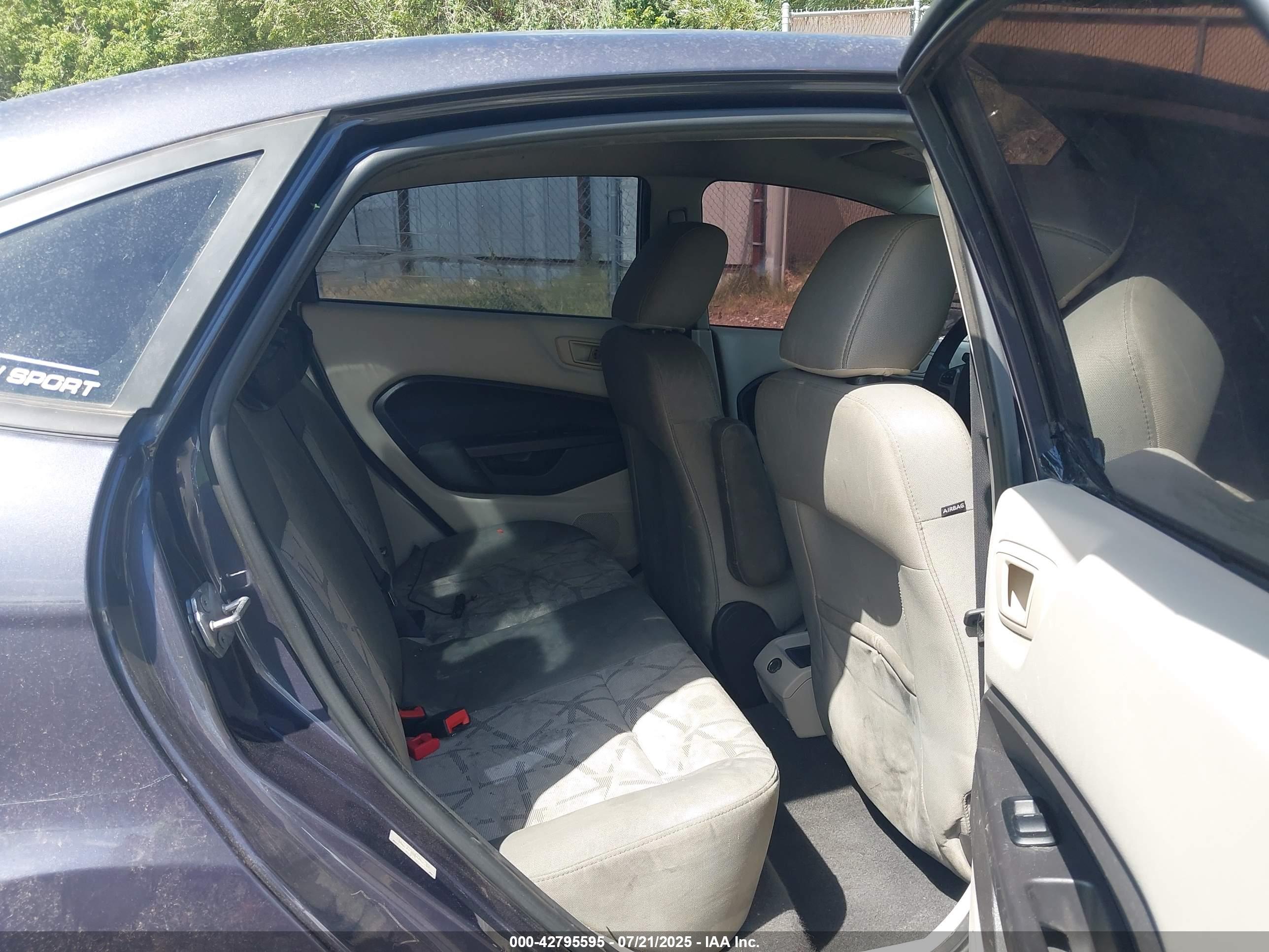 FORD FIESTA image 8