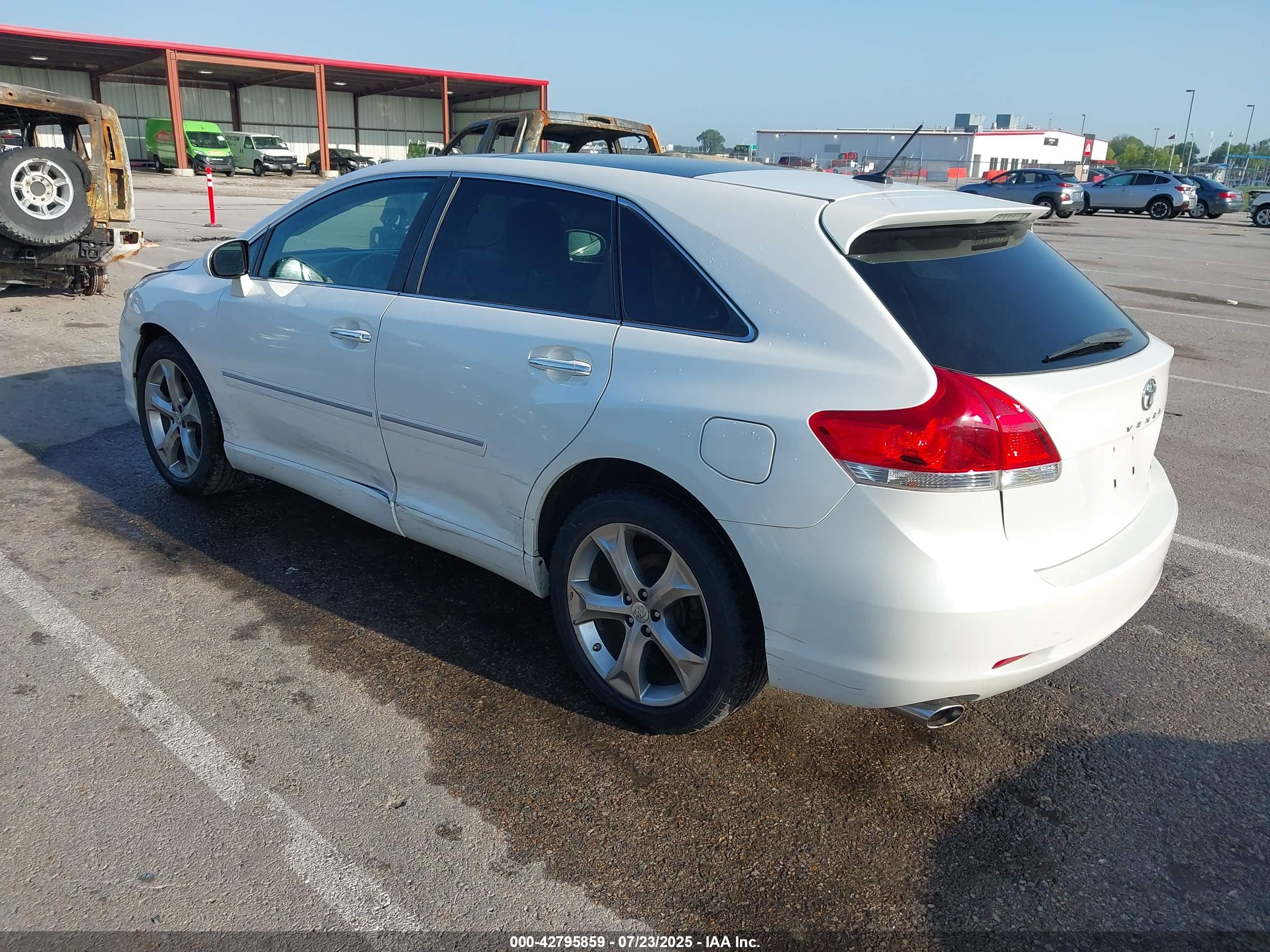 TOYOTA VENZA image 3