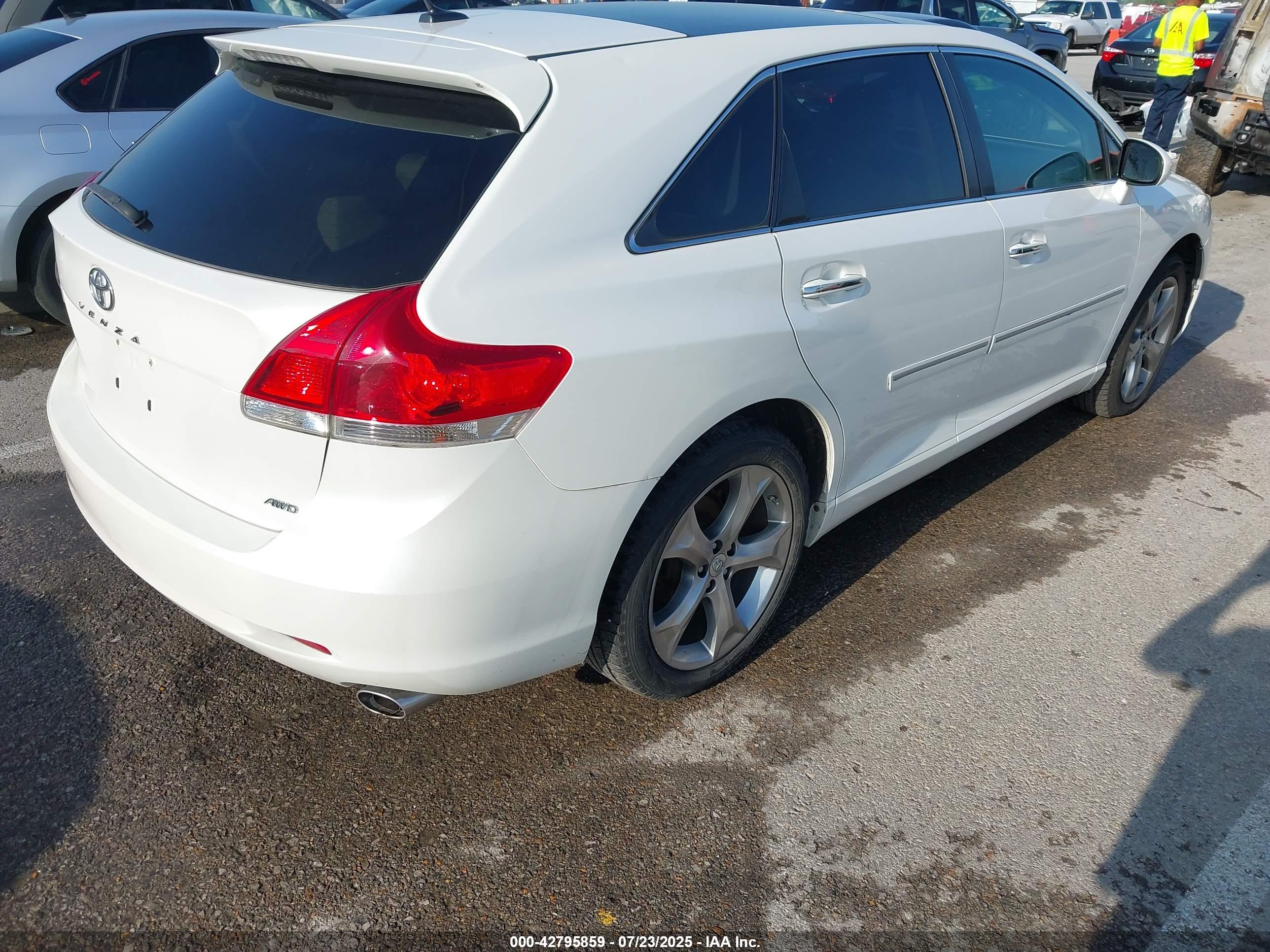TOYOTA VENZA image 4