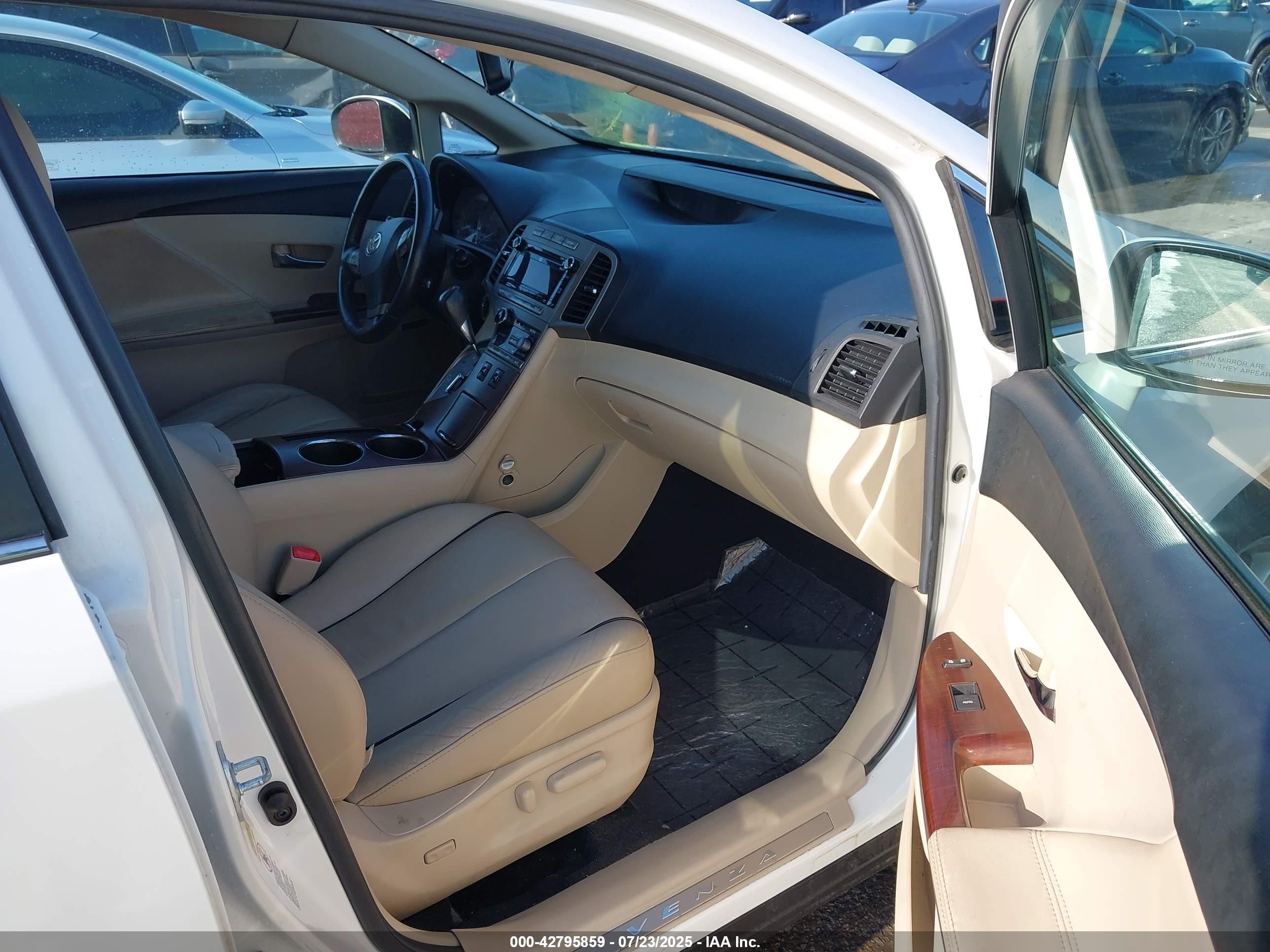 TOYOTA VENZA image 5
