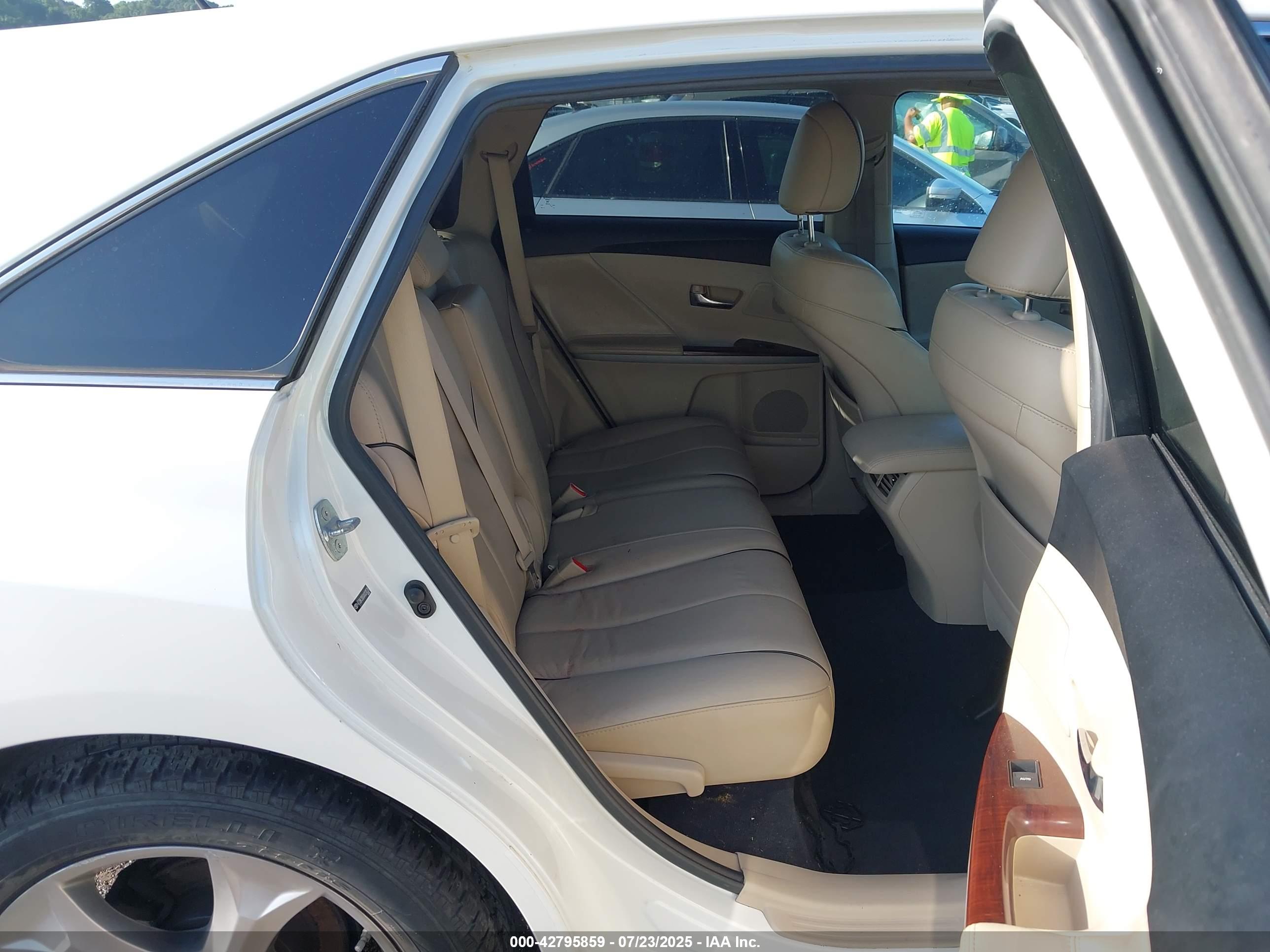 TOYOTA VENZA image 8