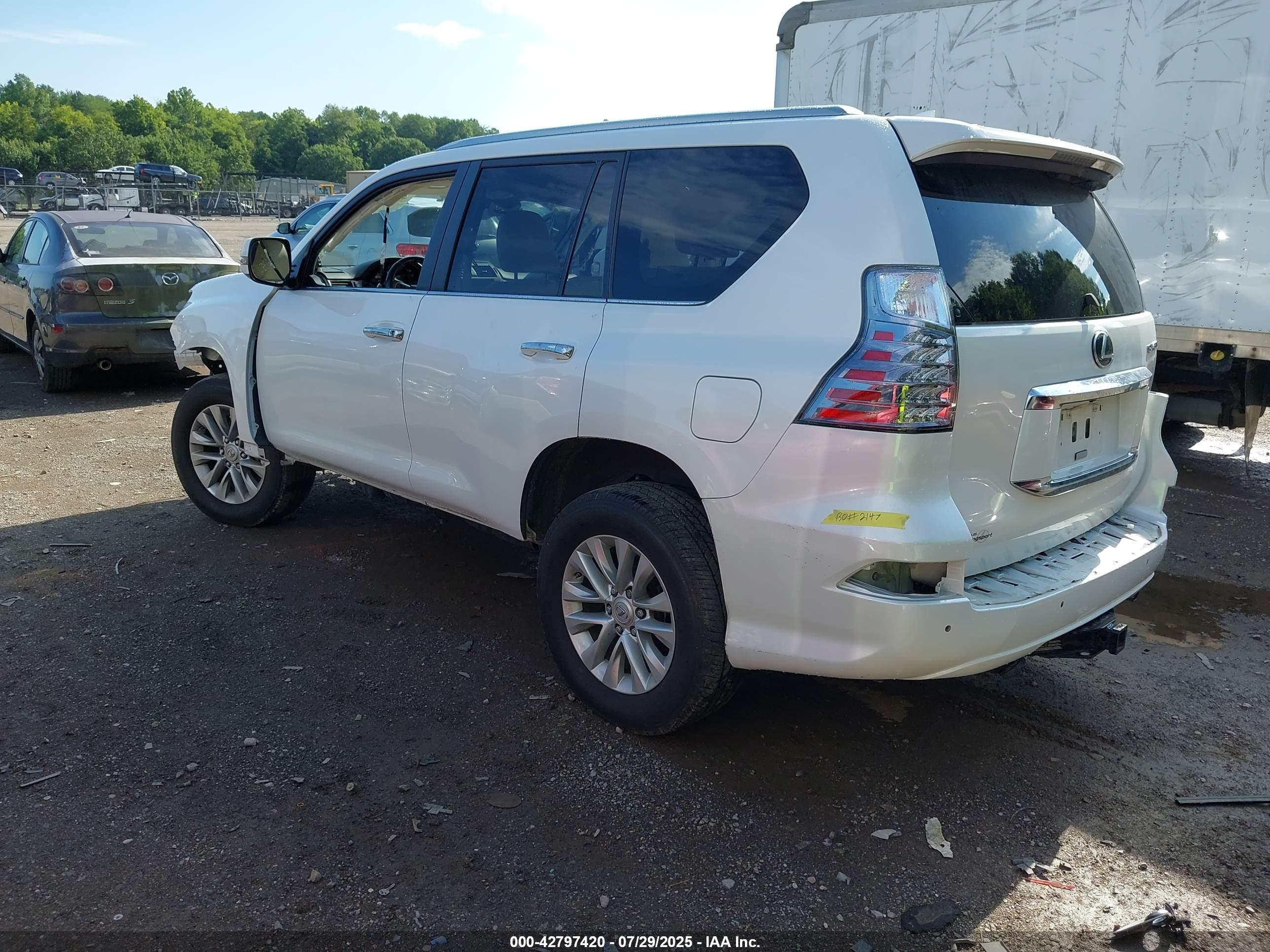 LEXUS GX image 3