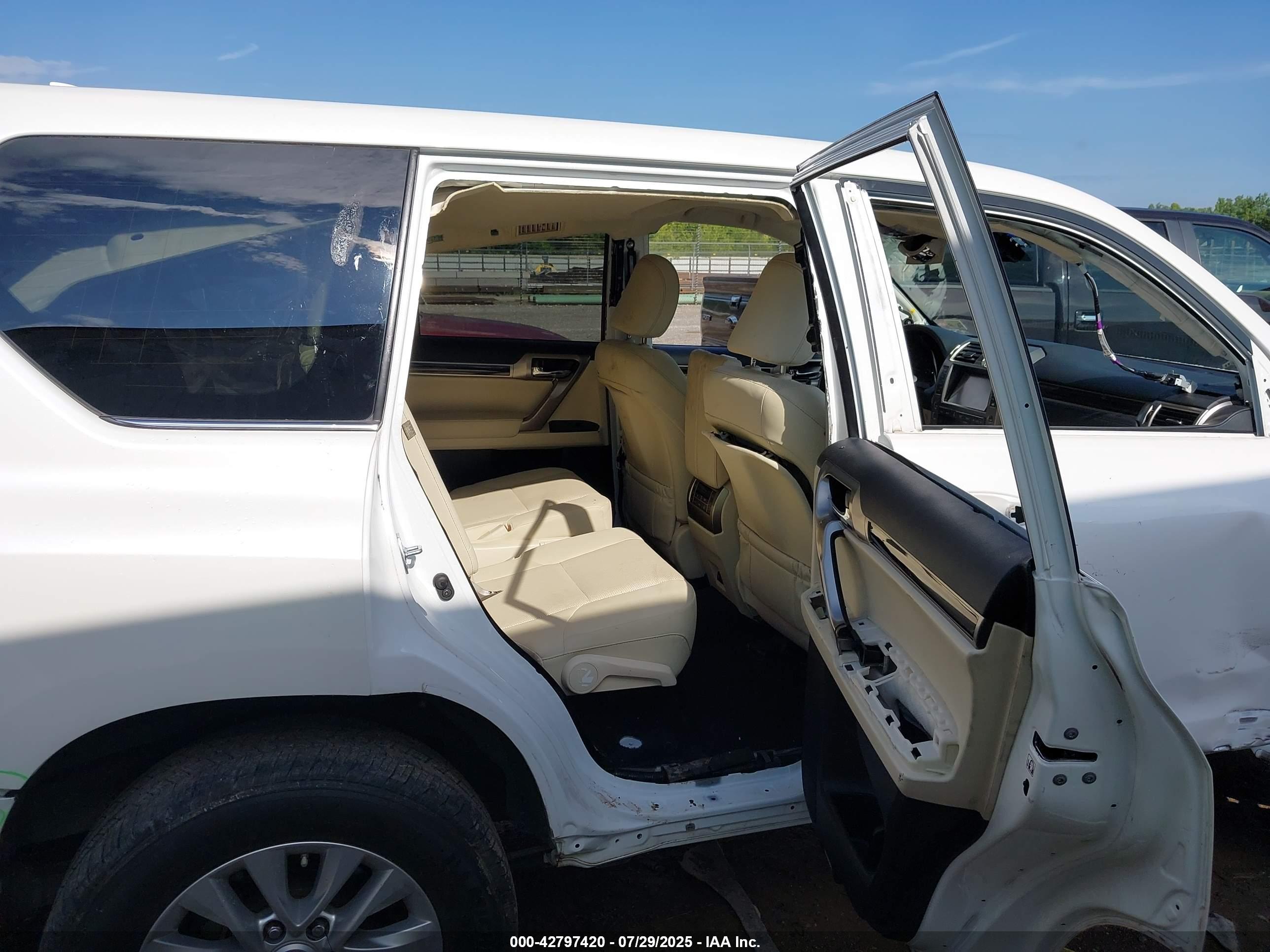 LEXUS GX image 8