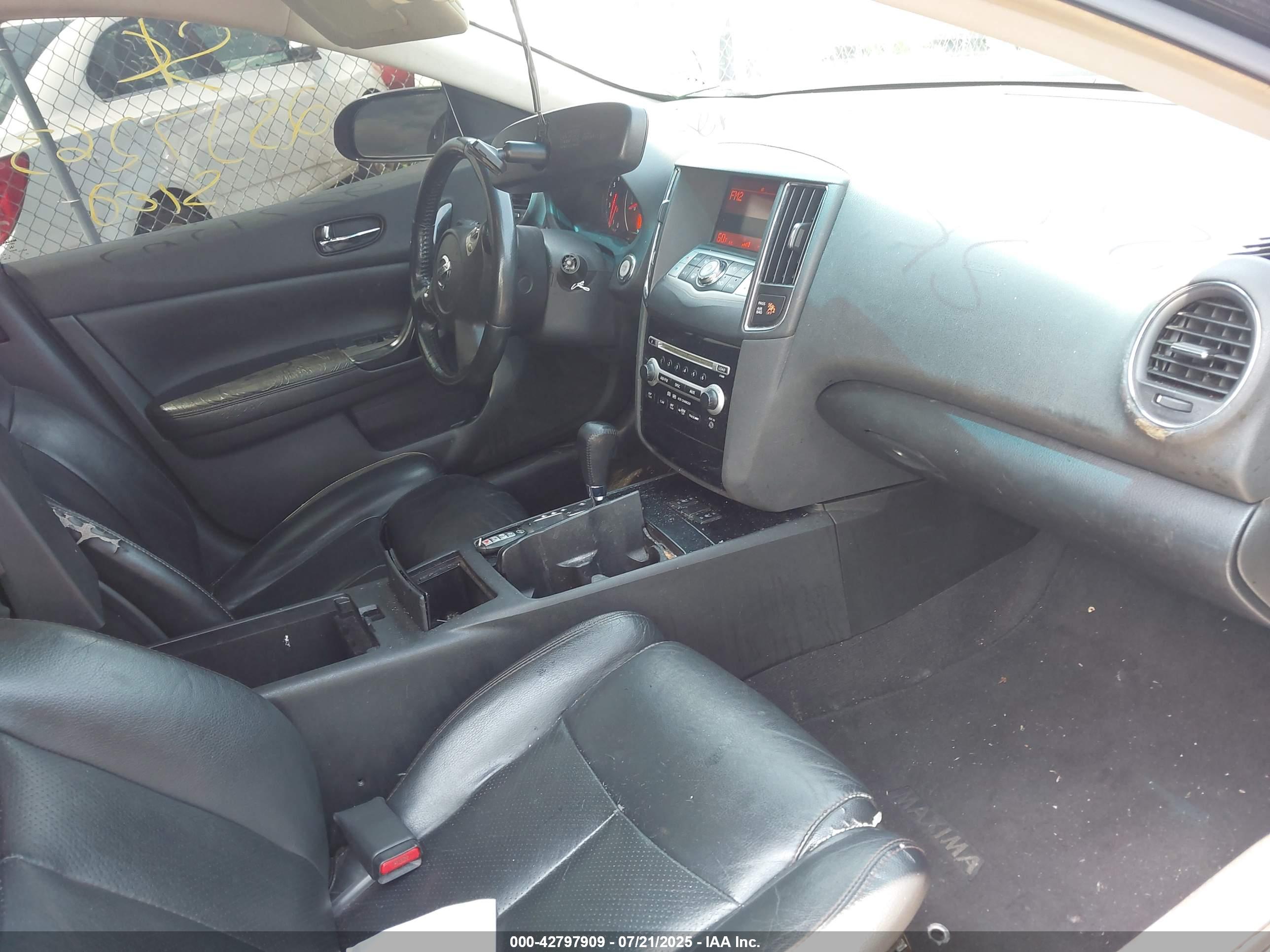 NISSAN MAXIMA image 5