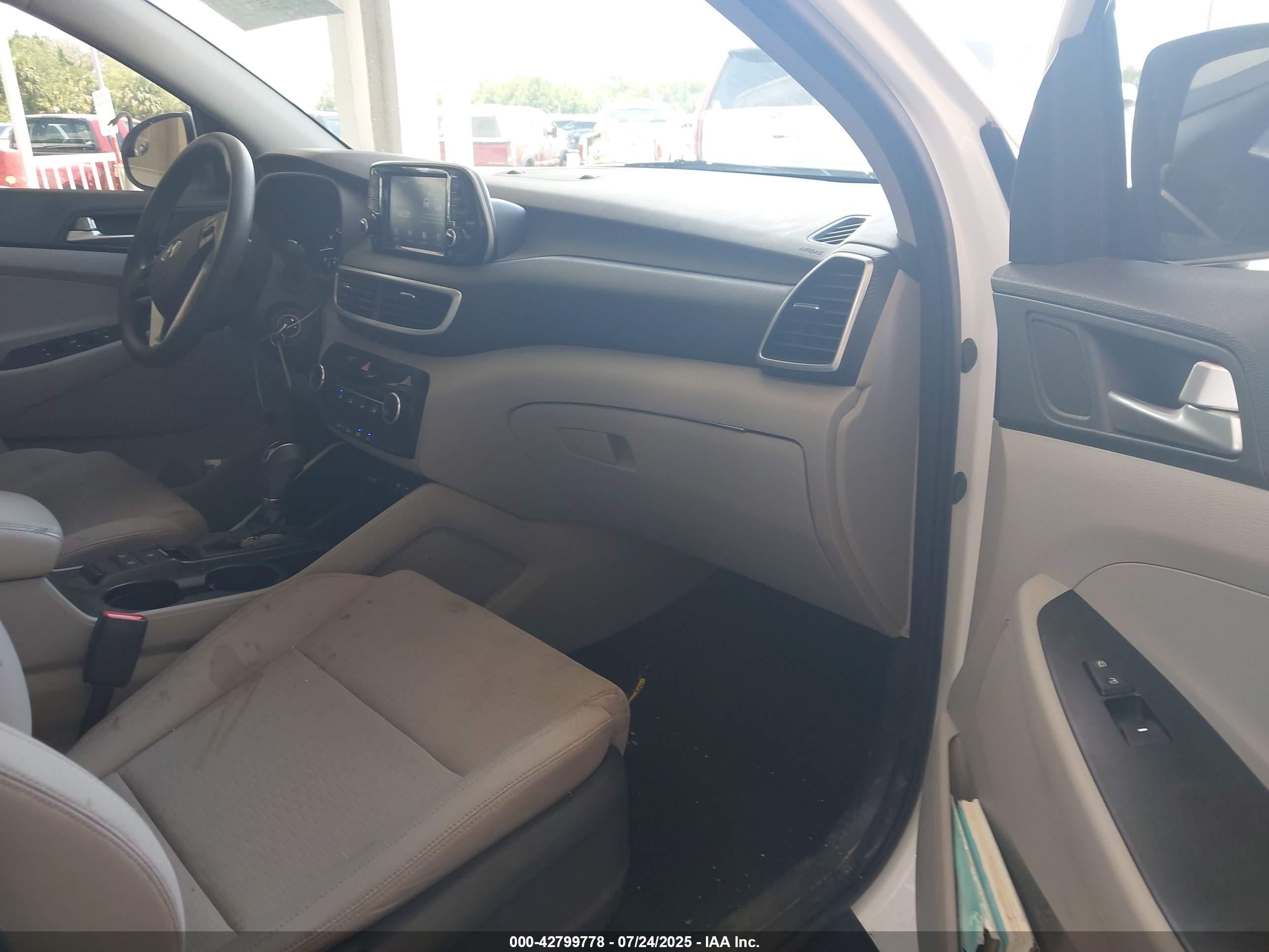 HYUNDAI TUCSON image 5