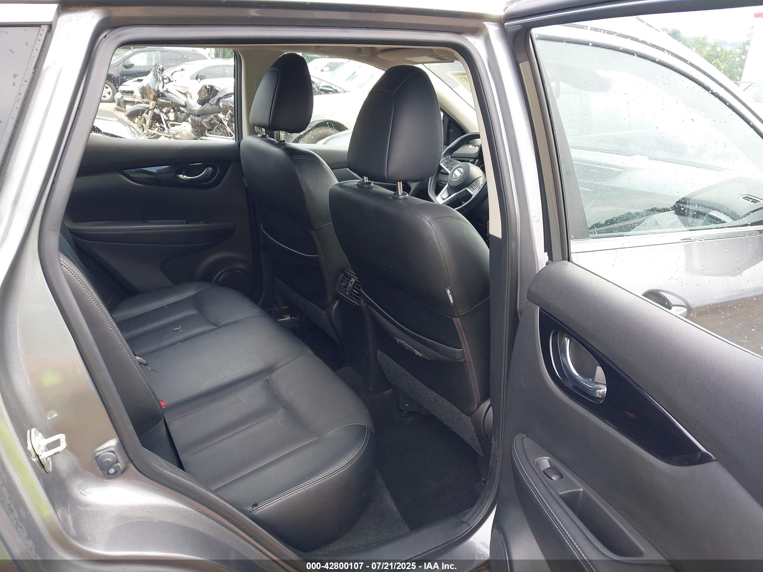 NISSAN ROGUE image 8