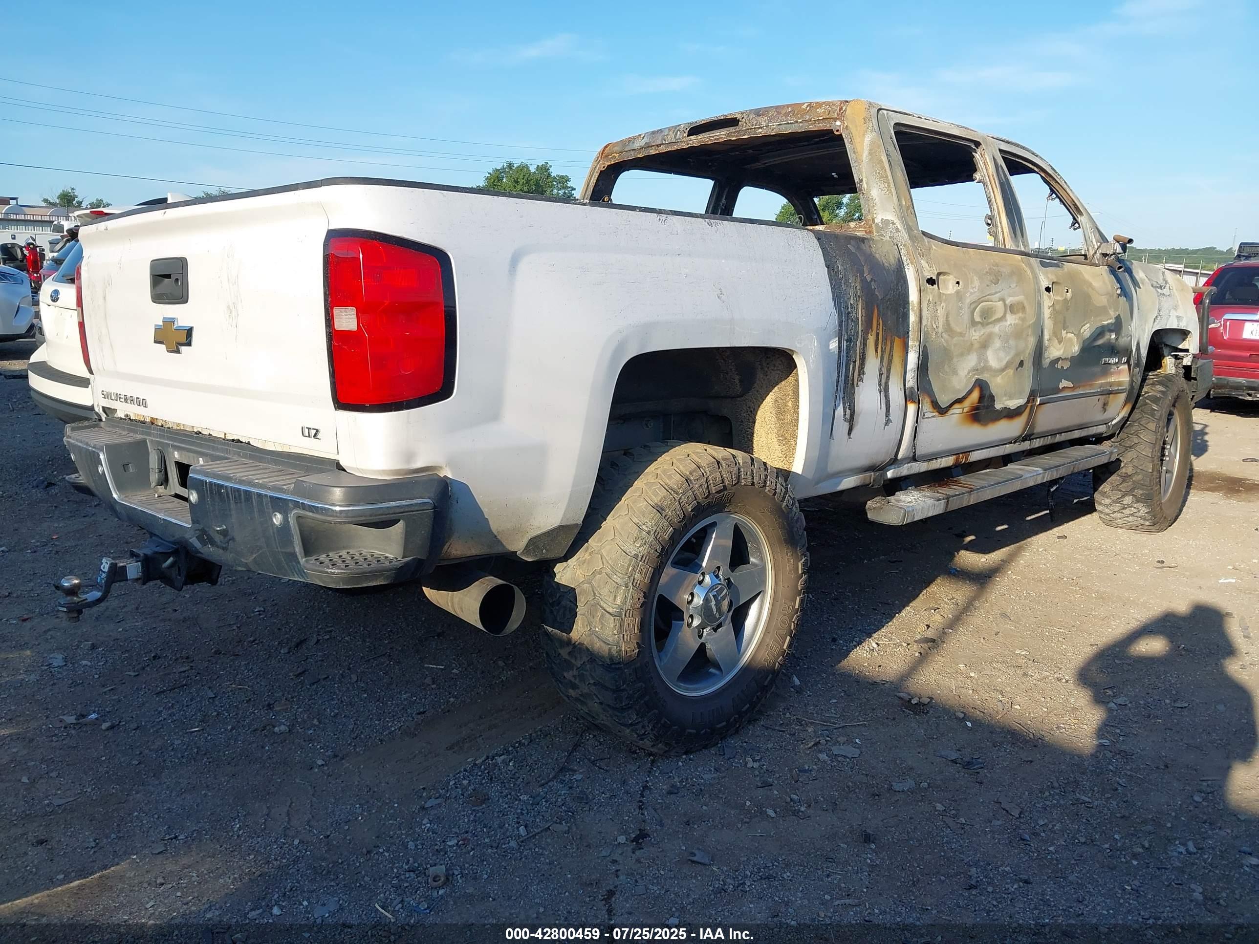 CHEVROLET SILVERADO image 4