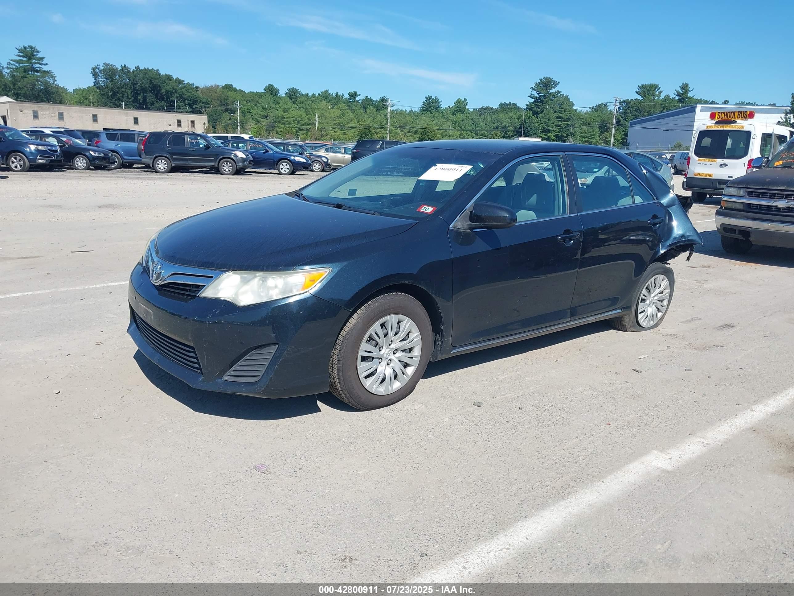 TOYOTA CAMRY image 2