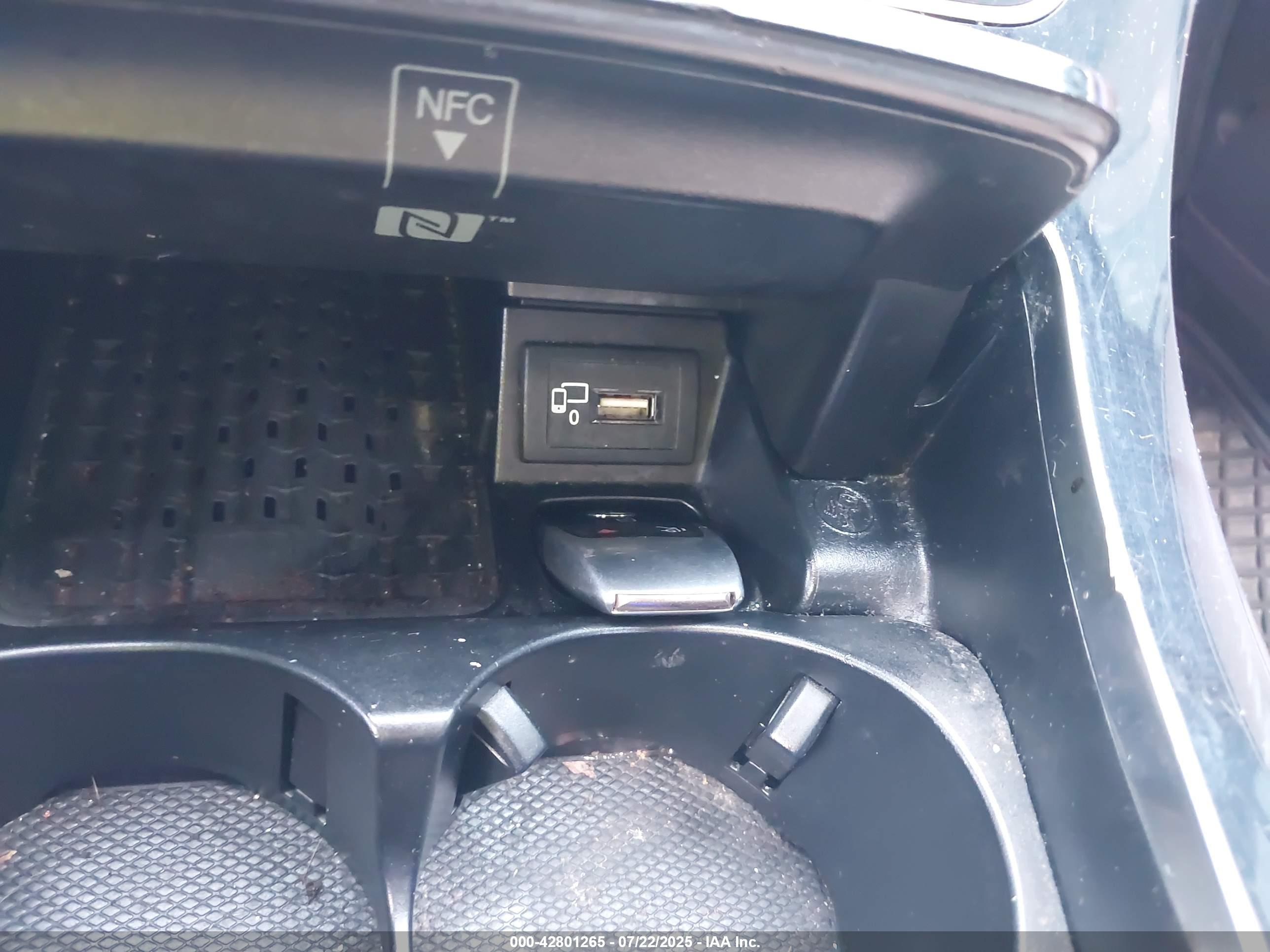 MERCEDES-BENZ E image 11