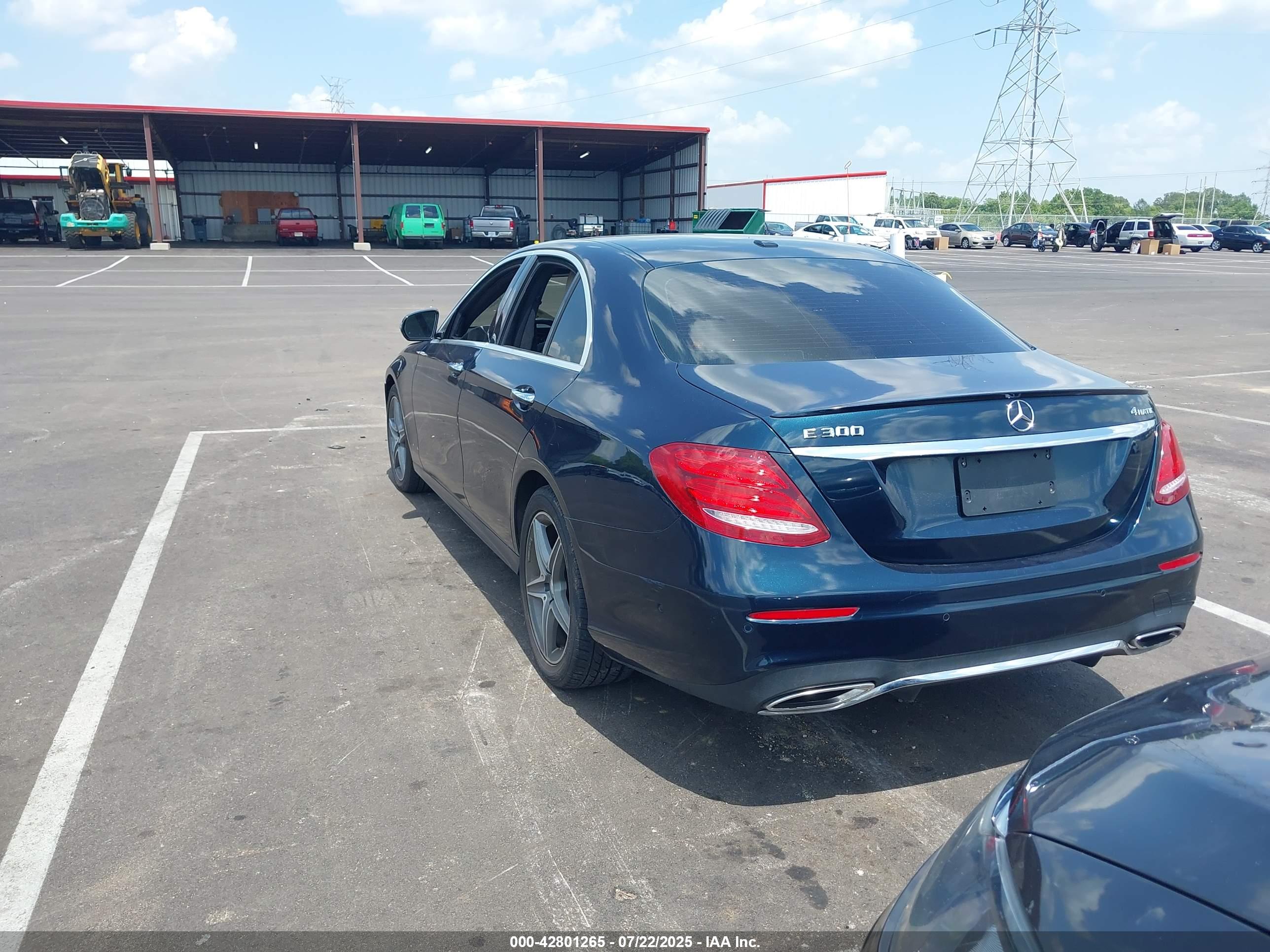 MERCEDES-BENZ E image 3