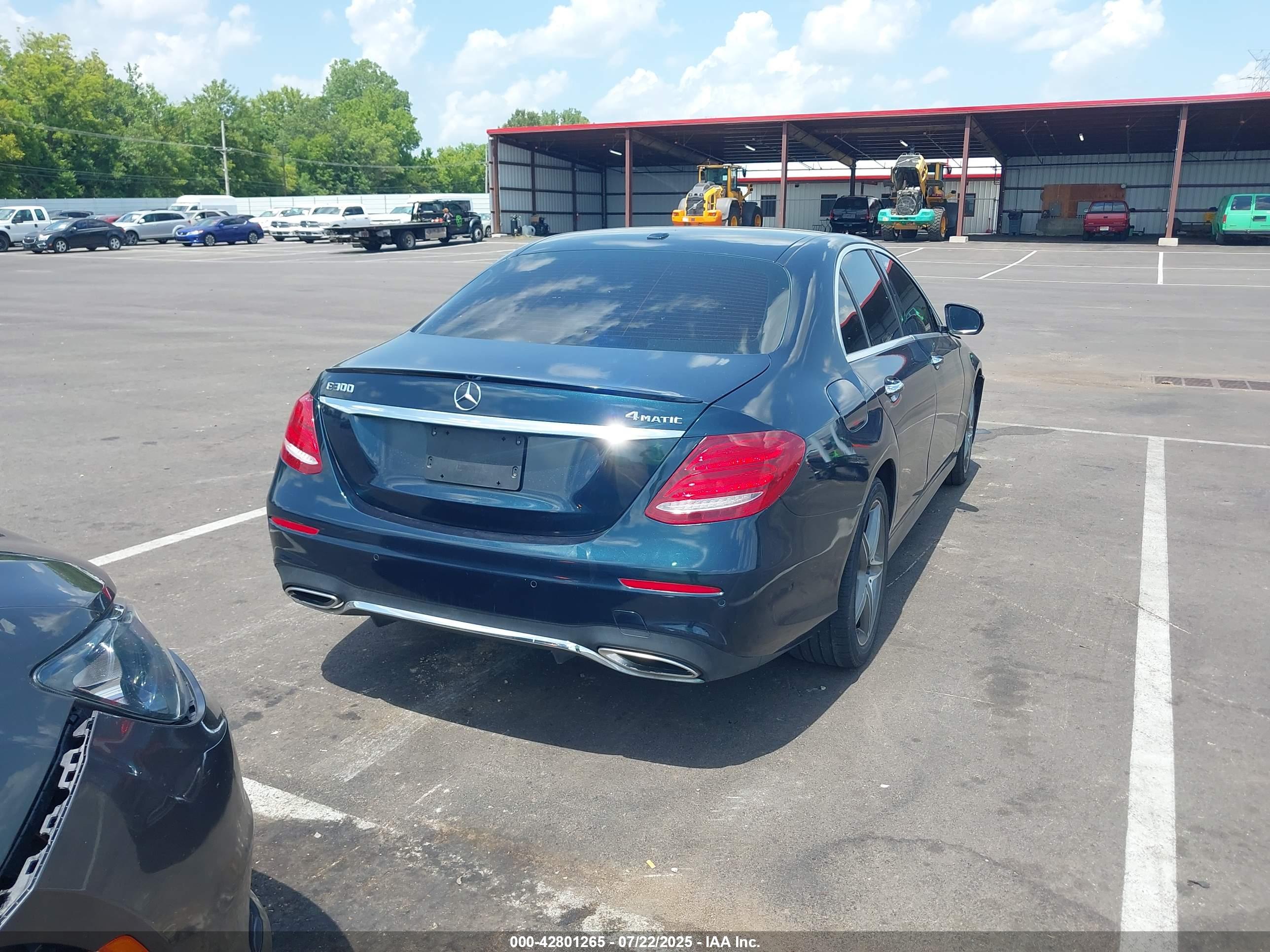 MERCEDES-BENZ E image 4