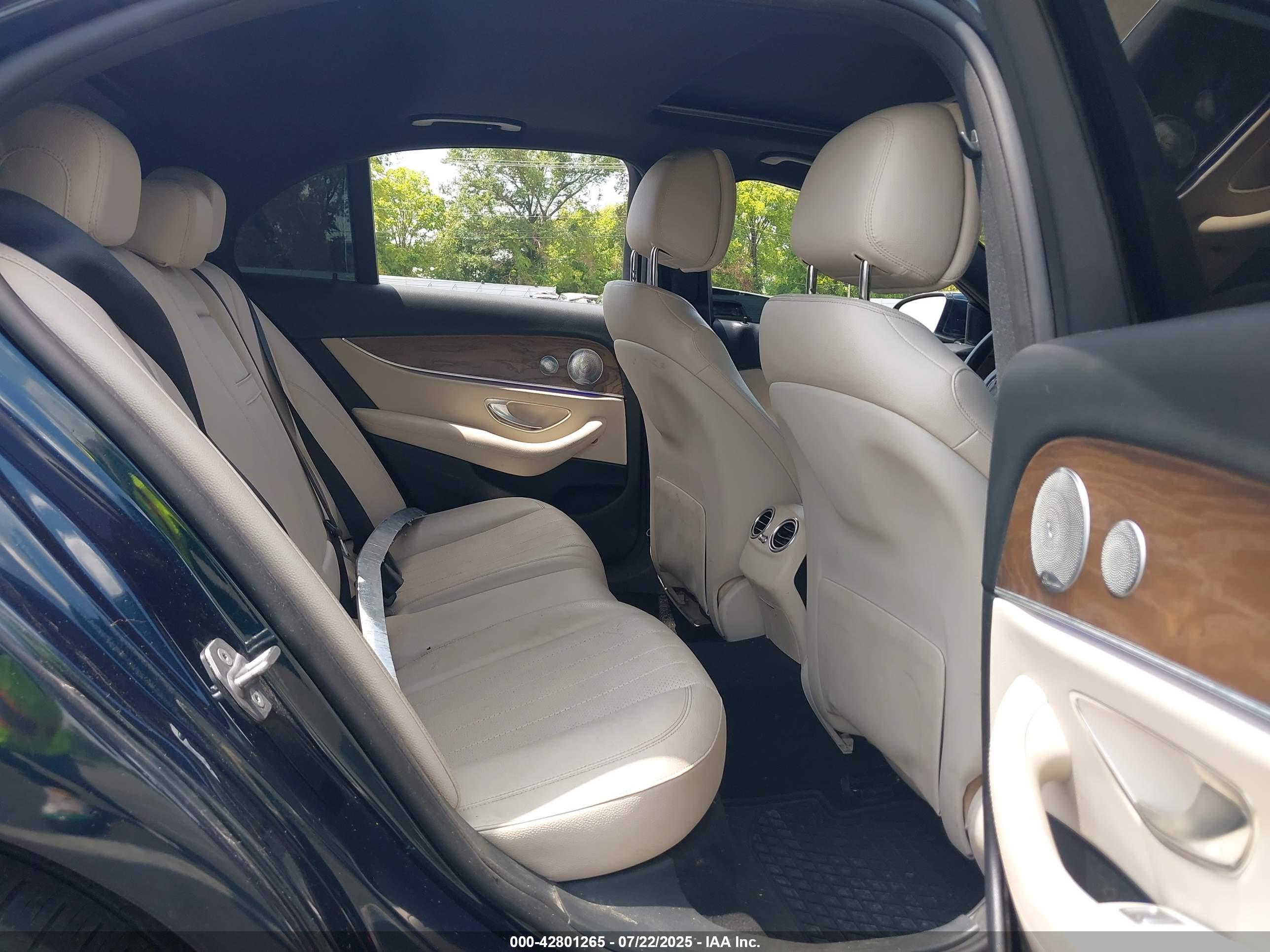 MERCEDES-BENZ E image 8