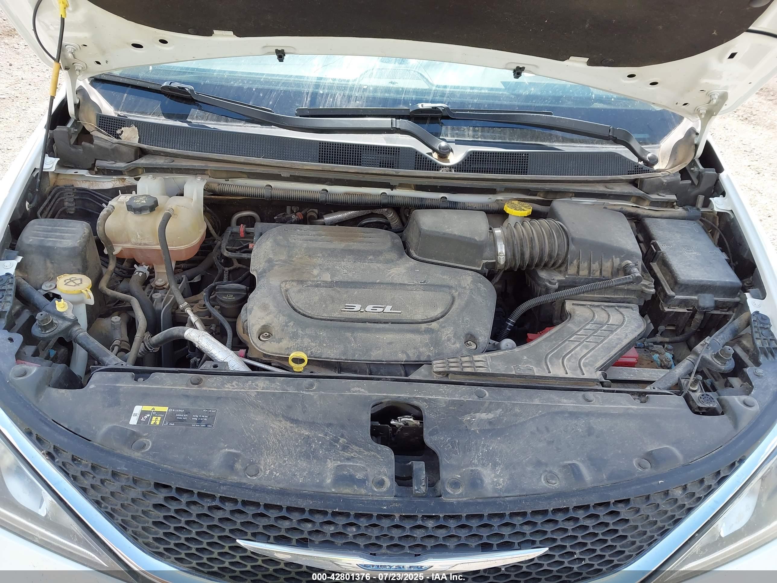 CHRYSLER PACIFICA image 10