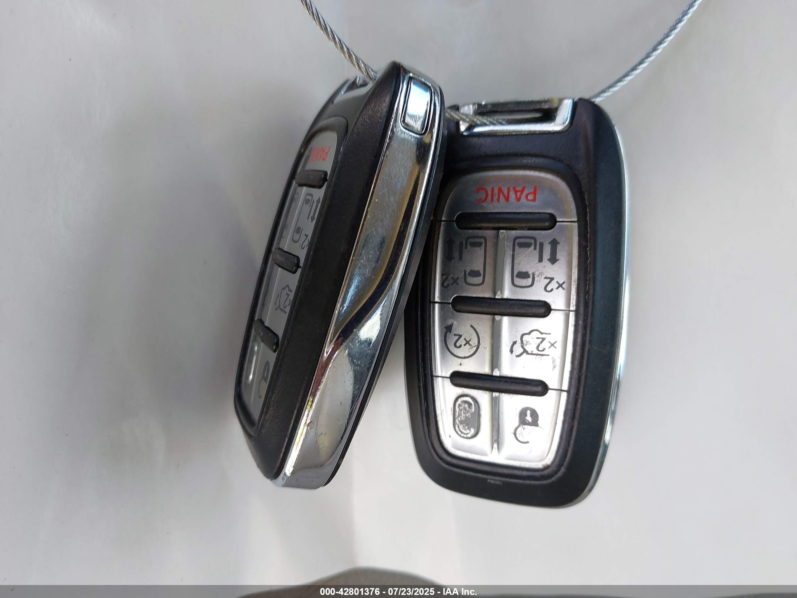 CHRYSLER PACIFICA image 11