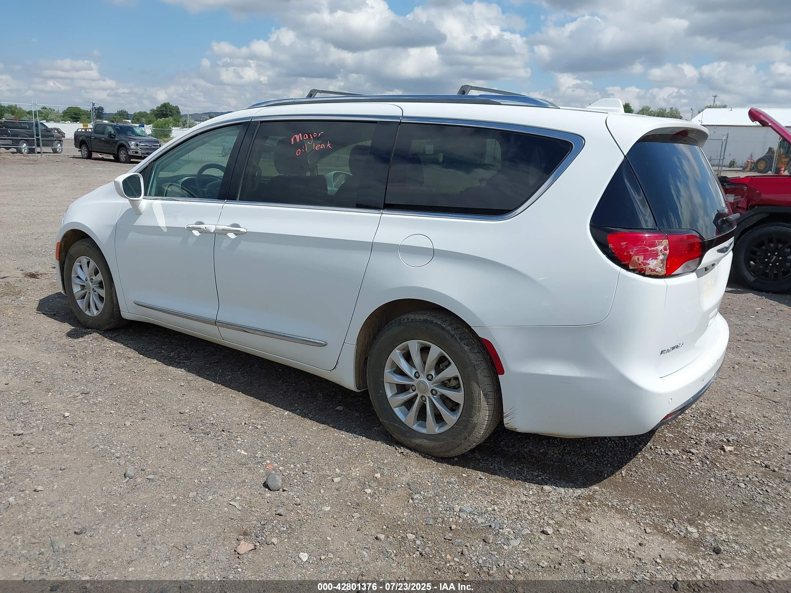 CHRYSLER PACIFICA image 3