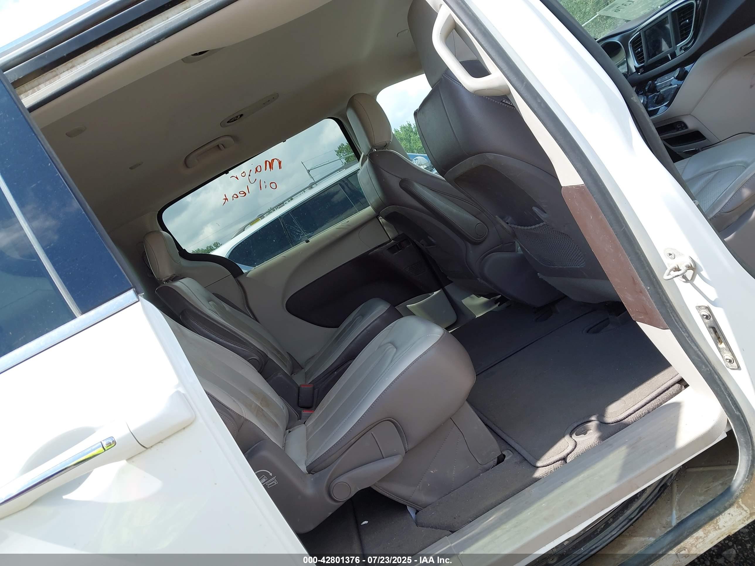 CHRYSLER PACIFICA image 8