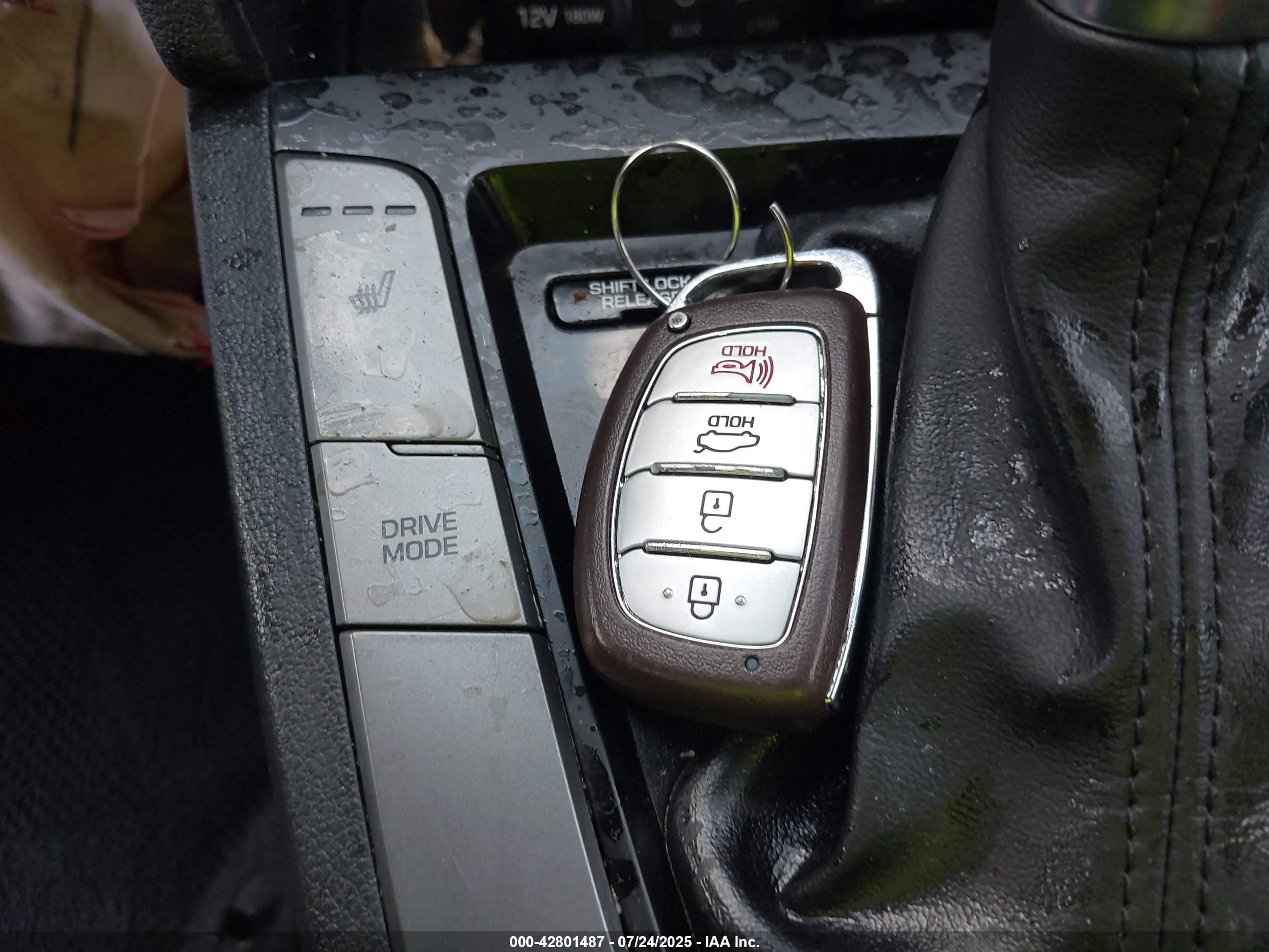 HYUNDAI ELANTRA image 11