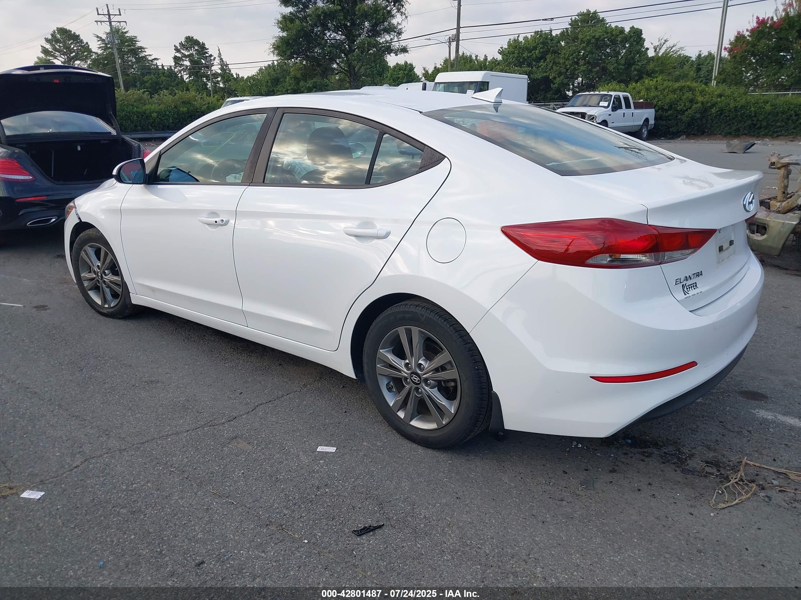 HYUNDAI ELANTRA image 3