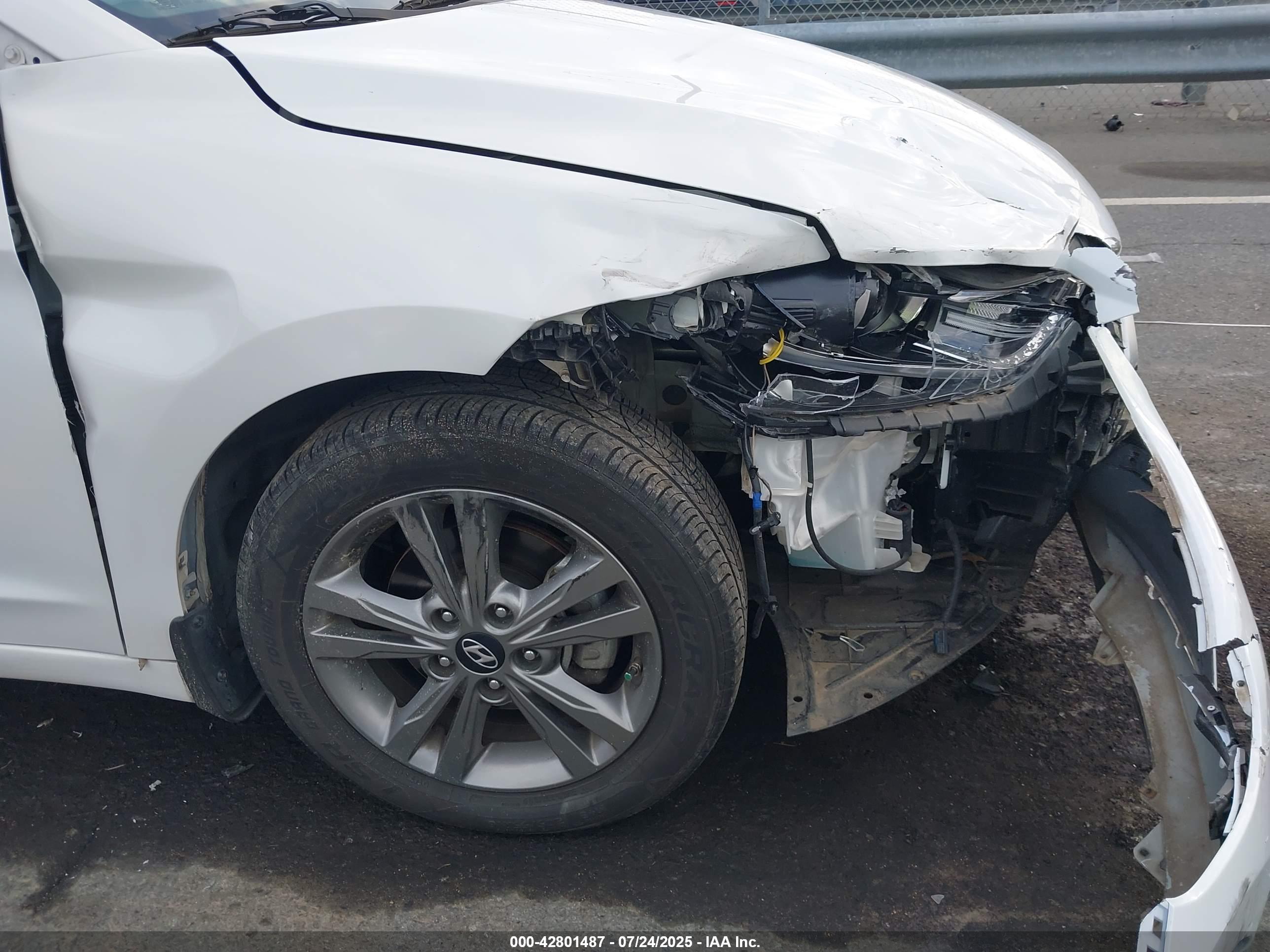 HYUNDAI ELANTRA image 6
