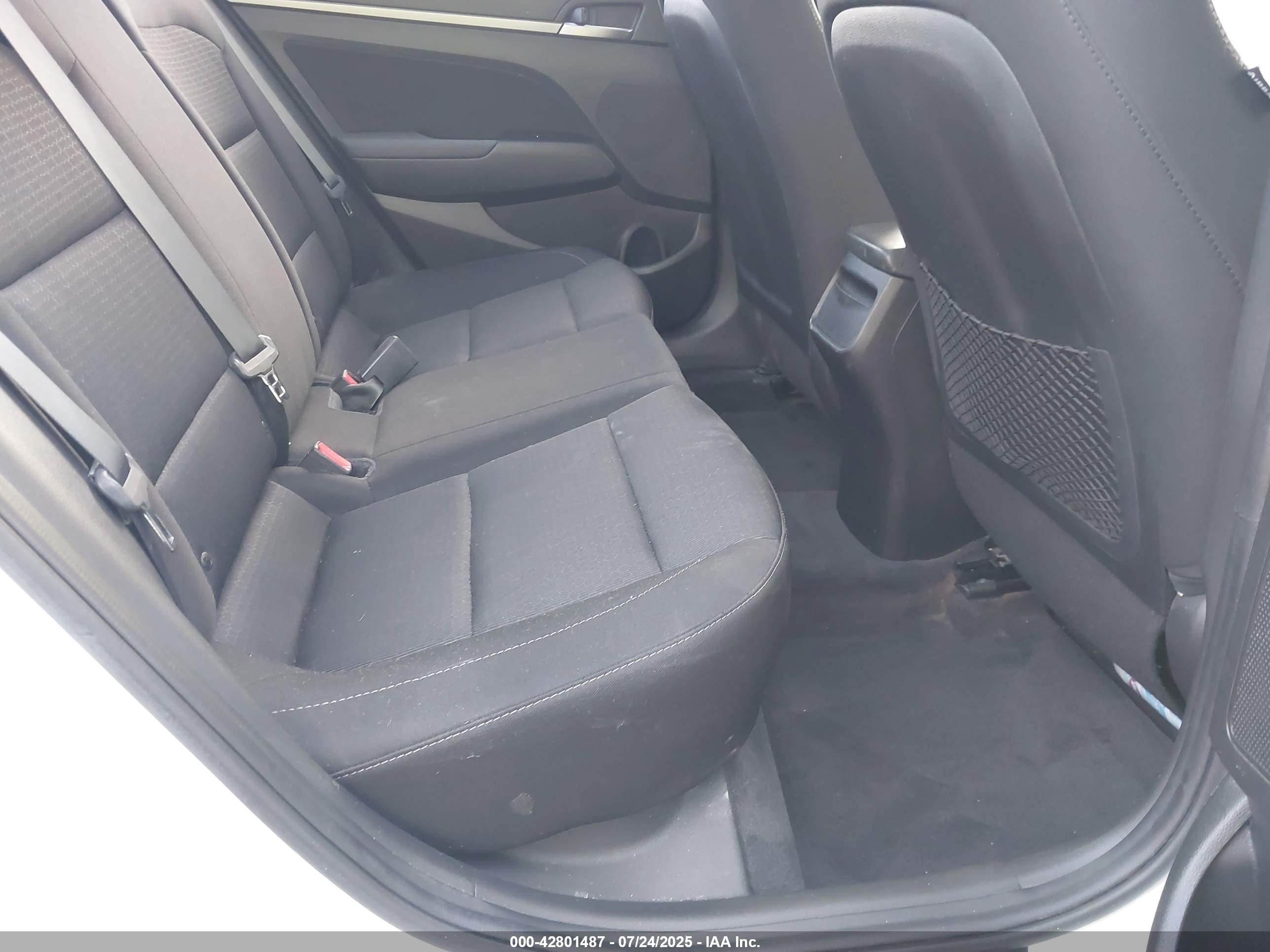 HYUNDAI ELANTRA image 8