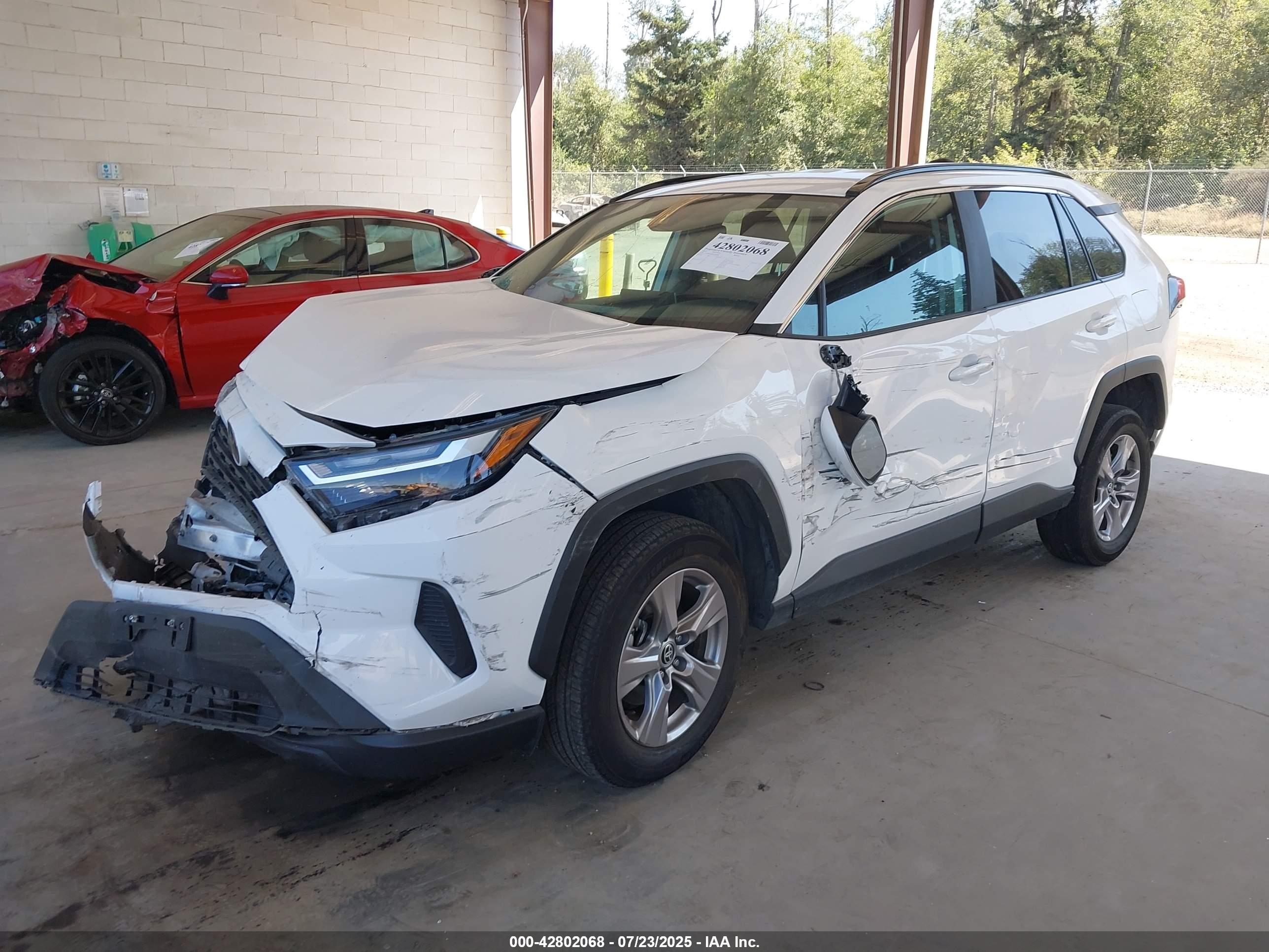 TOYOTA RAV4 image 2