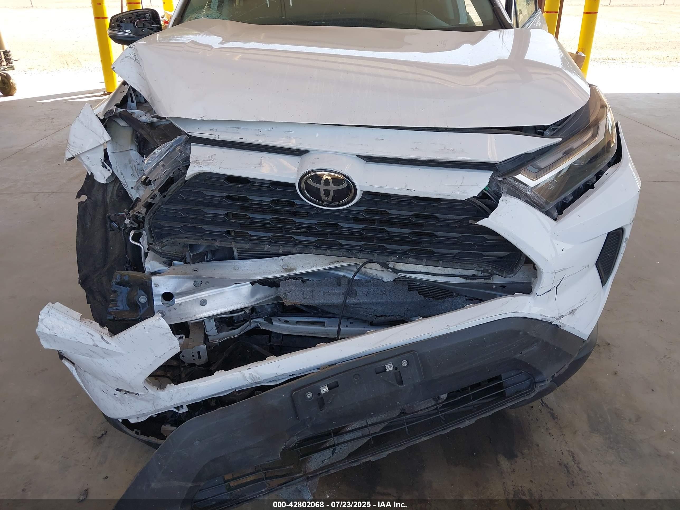 TOYOTA RAV4 image 6